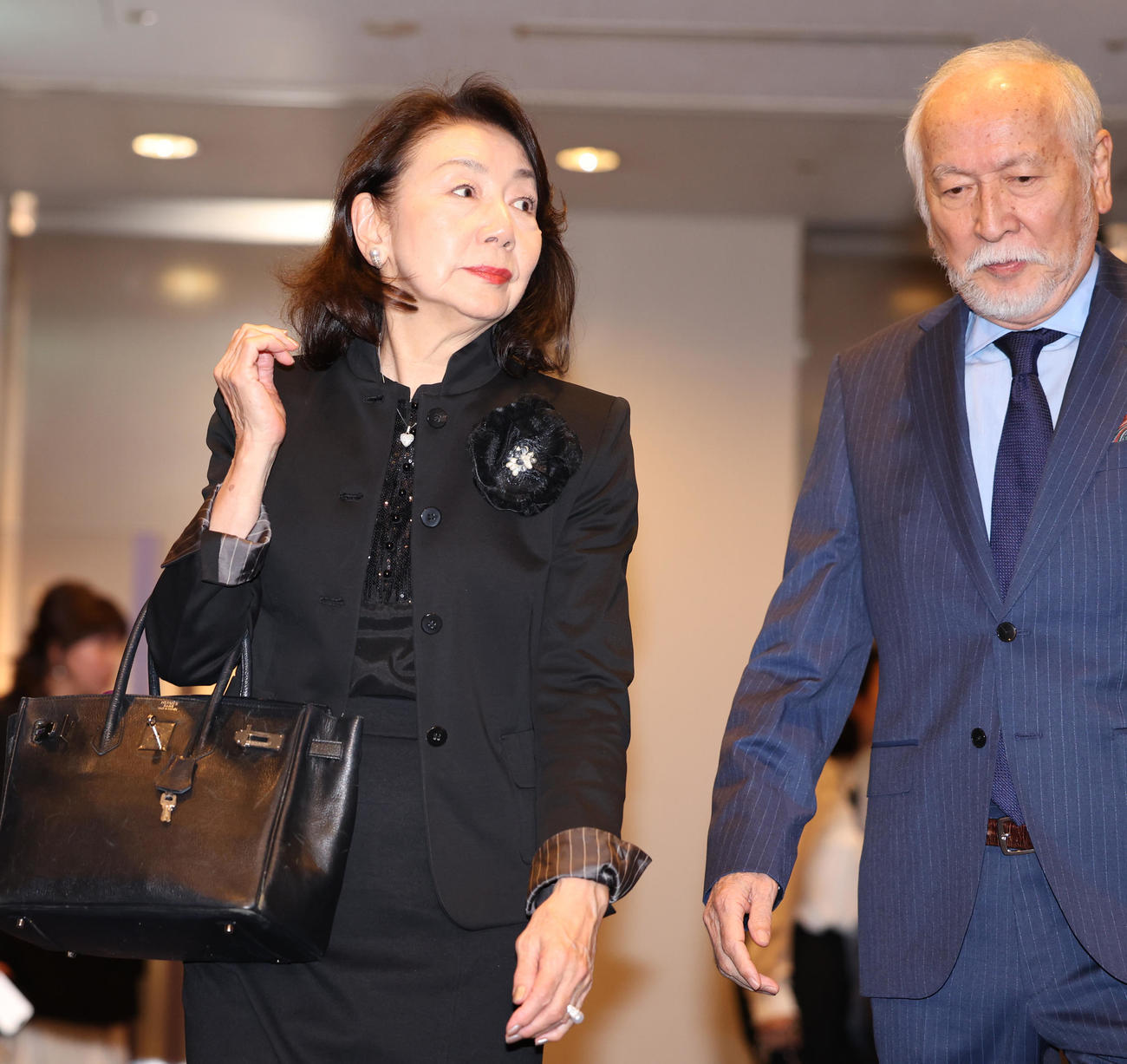 音無美紀子（左）と村井國夫の夫妻（2023年撮影）