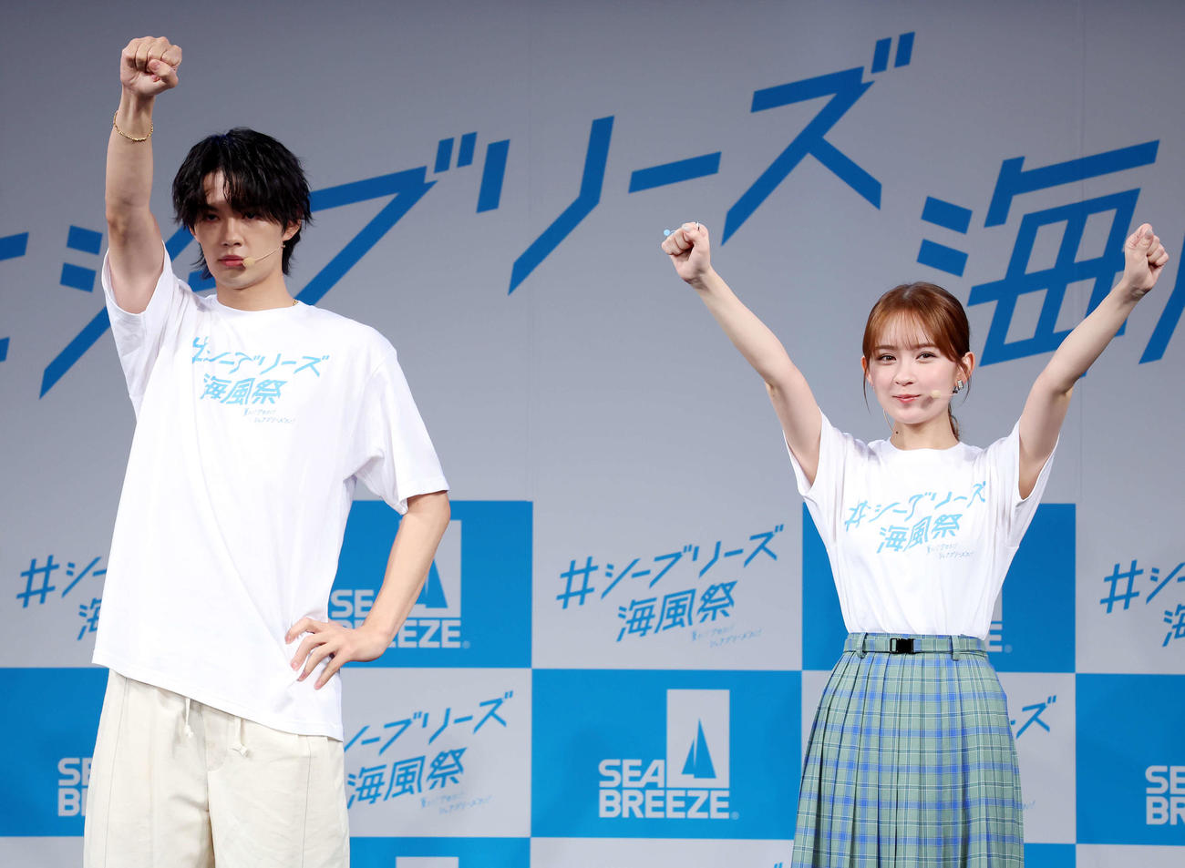 シーブリーズ海風祭に登壇した佐野勇斗（左）と畑芽育（撮影・山本朝陽）