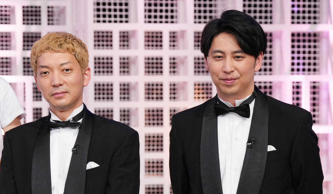 ニューヨークの嶋佐和也（左）と屋敷裕政（2022年3月）