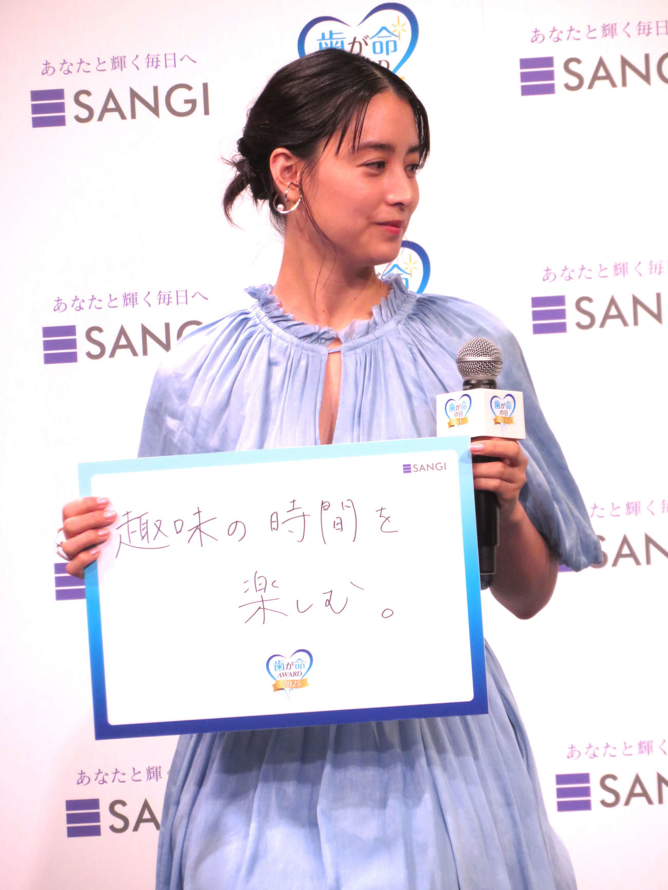「サンギ歯が命アワード2025」に登壇した高岡早紀