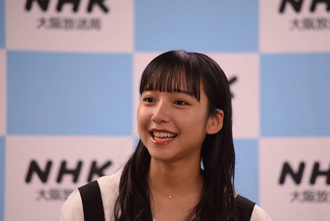 「激突メシあがれ～自作グルメ頂上決戦～」をアピールする山之内すず（撮影・阪口孝志）