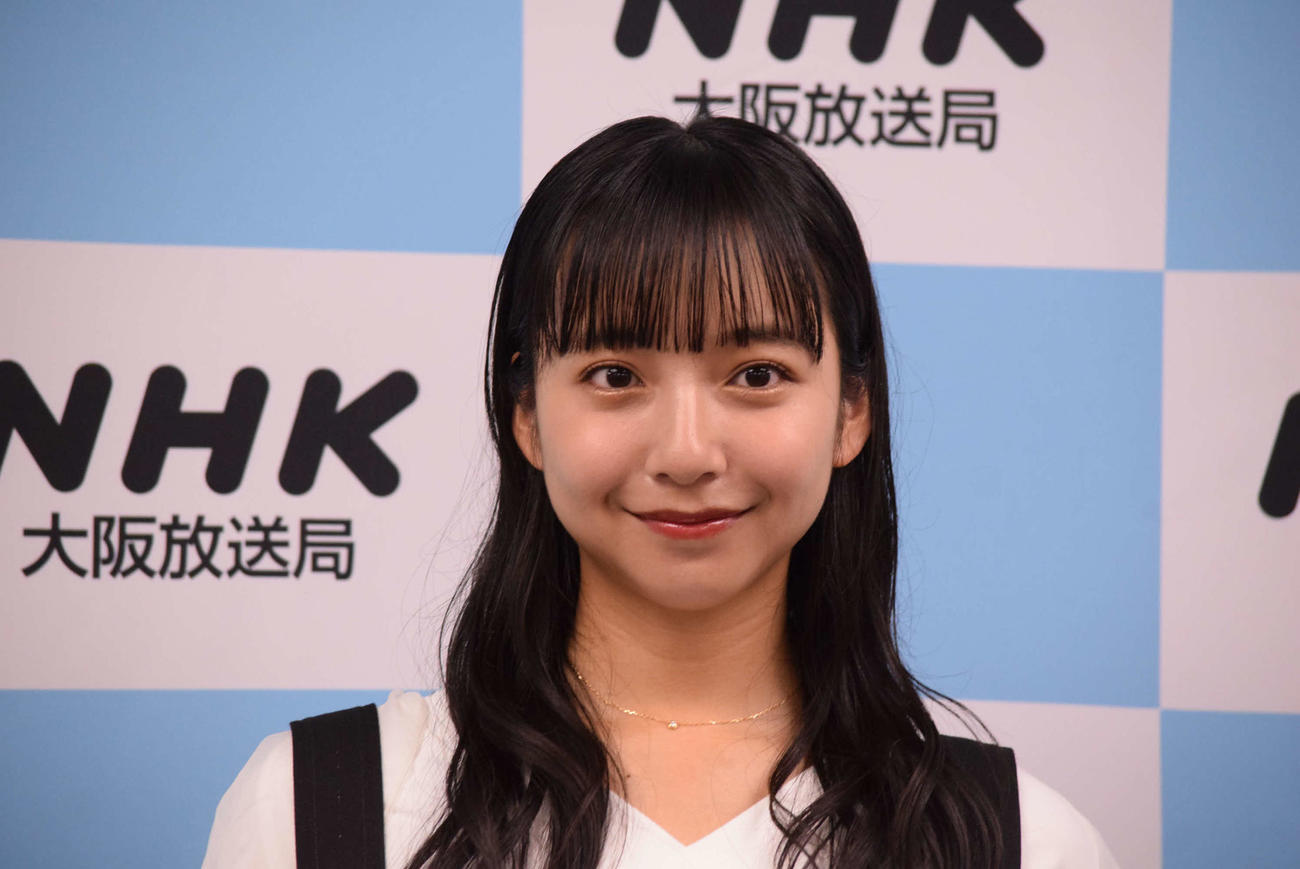 「激突メシあがれ～自作グルメ頂上決戦～」をアピールする山之内すず（撮影・阪口孝志）