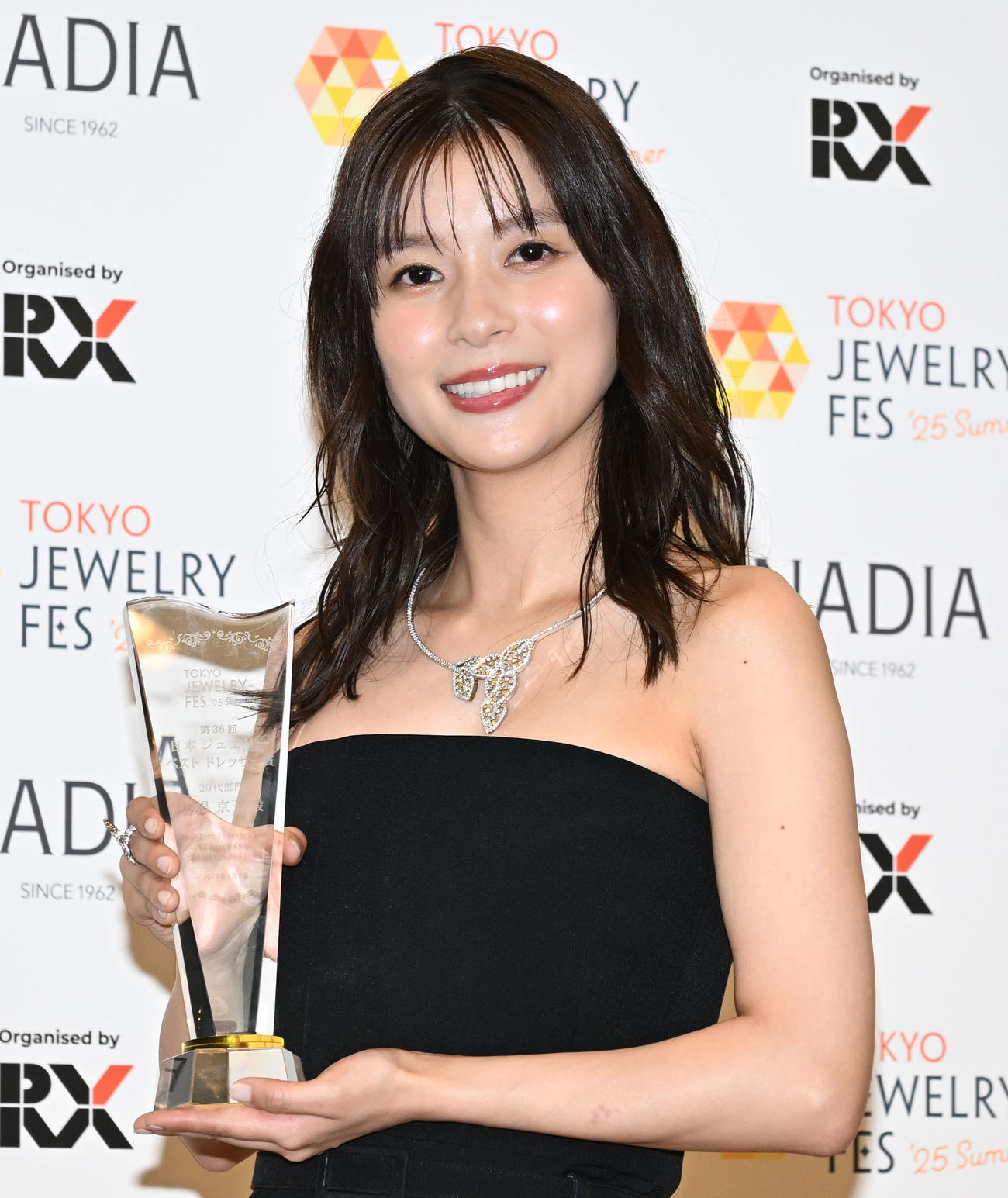 第36回日本ジュエリーベストドレッサー賞表彰式　20代部門で受賞した芳根京子（撮影・千葉一成）