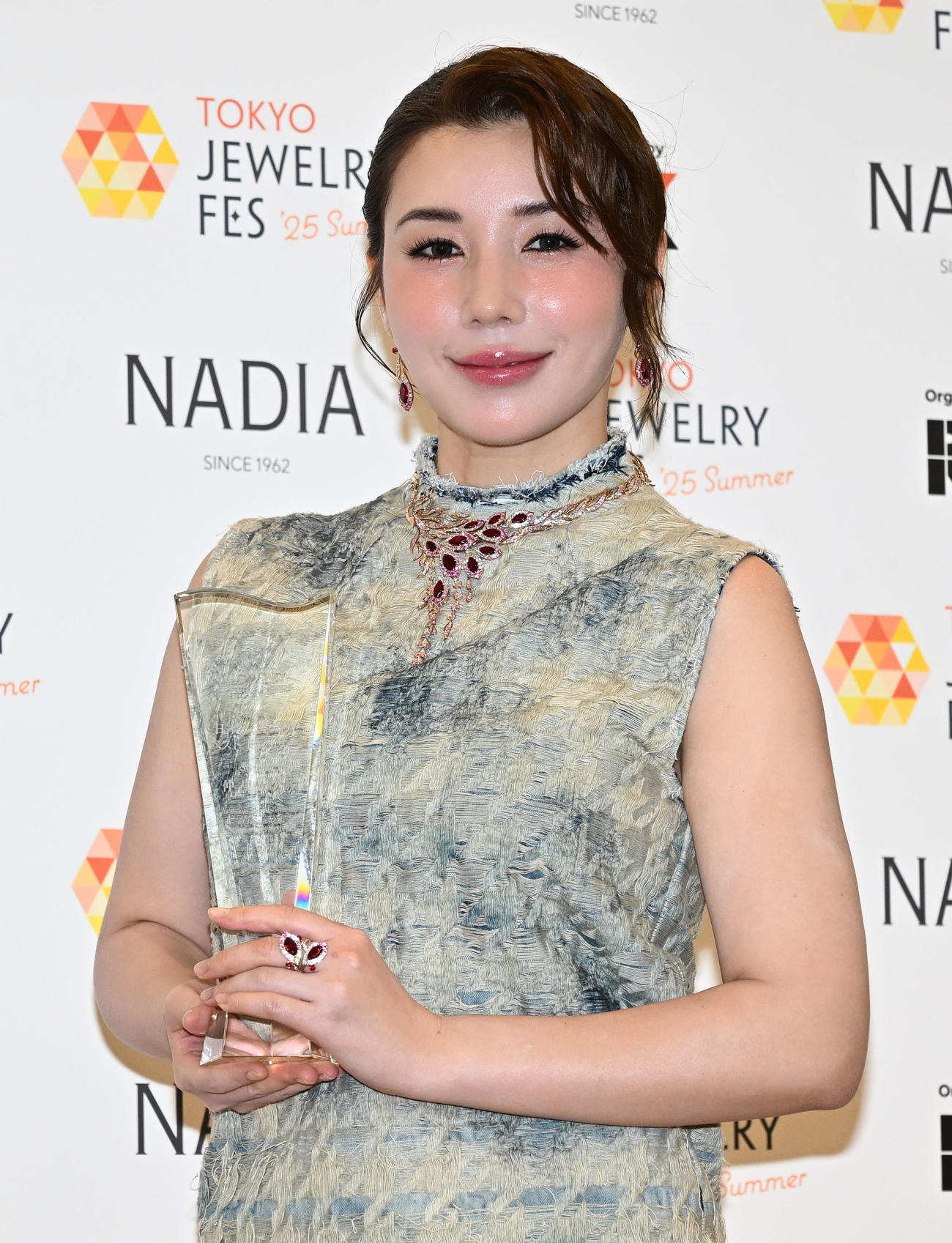 第36回日本ジュエリーベストドレッサー賞表彰式　30代部門で受賞した仲里依紗（撮影・千葉一成）