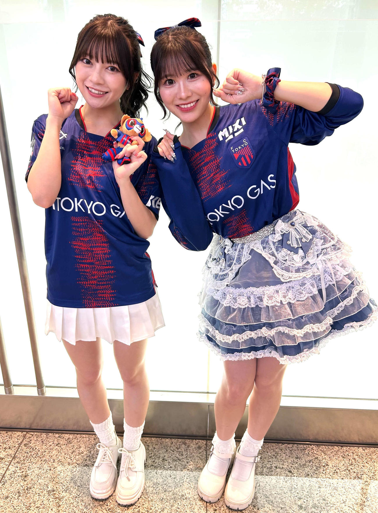 「TOKYO IDOL FESTIVAL 2025」の企画ステージ「サッカー大好き部～GO BEYONDサッカー愛で超えろ～」に出演してFC東京愛を語った、わーすた廣川奈々聖（左）とSUPER☆GiRLS鎌田彩樺