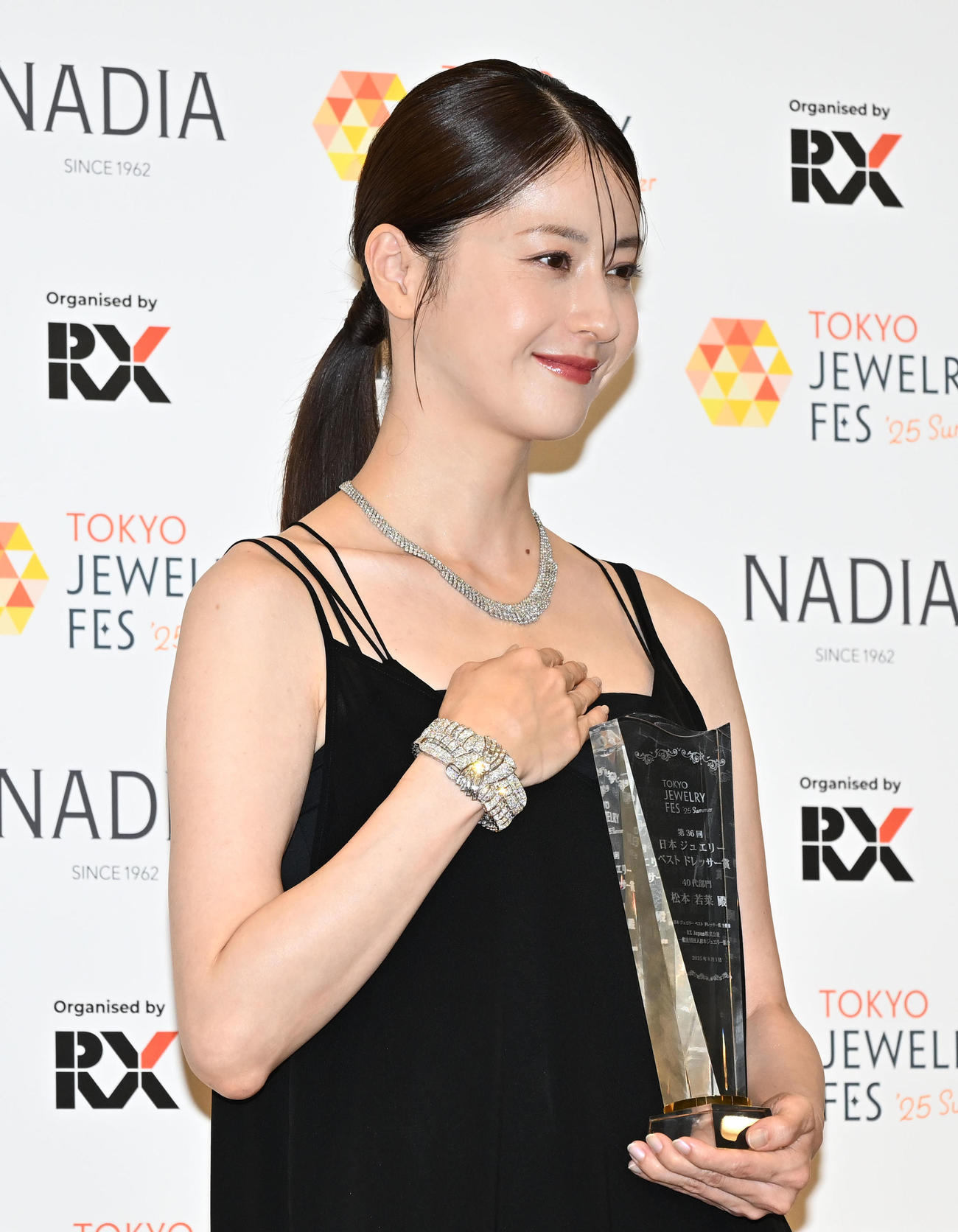 第36回日本ジュエリーベストドレッサー賞表彰式　40代部門で受賞した松本若菜（撮影・千葉一成）