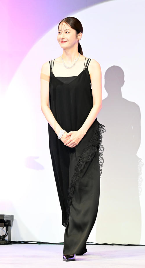 第36回日本ジュエリーベストドレッサー賞表彰式　40代部門で受賞した松本若菜（撮影・千葉一成）