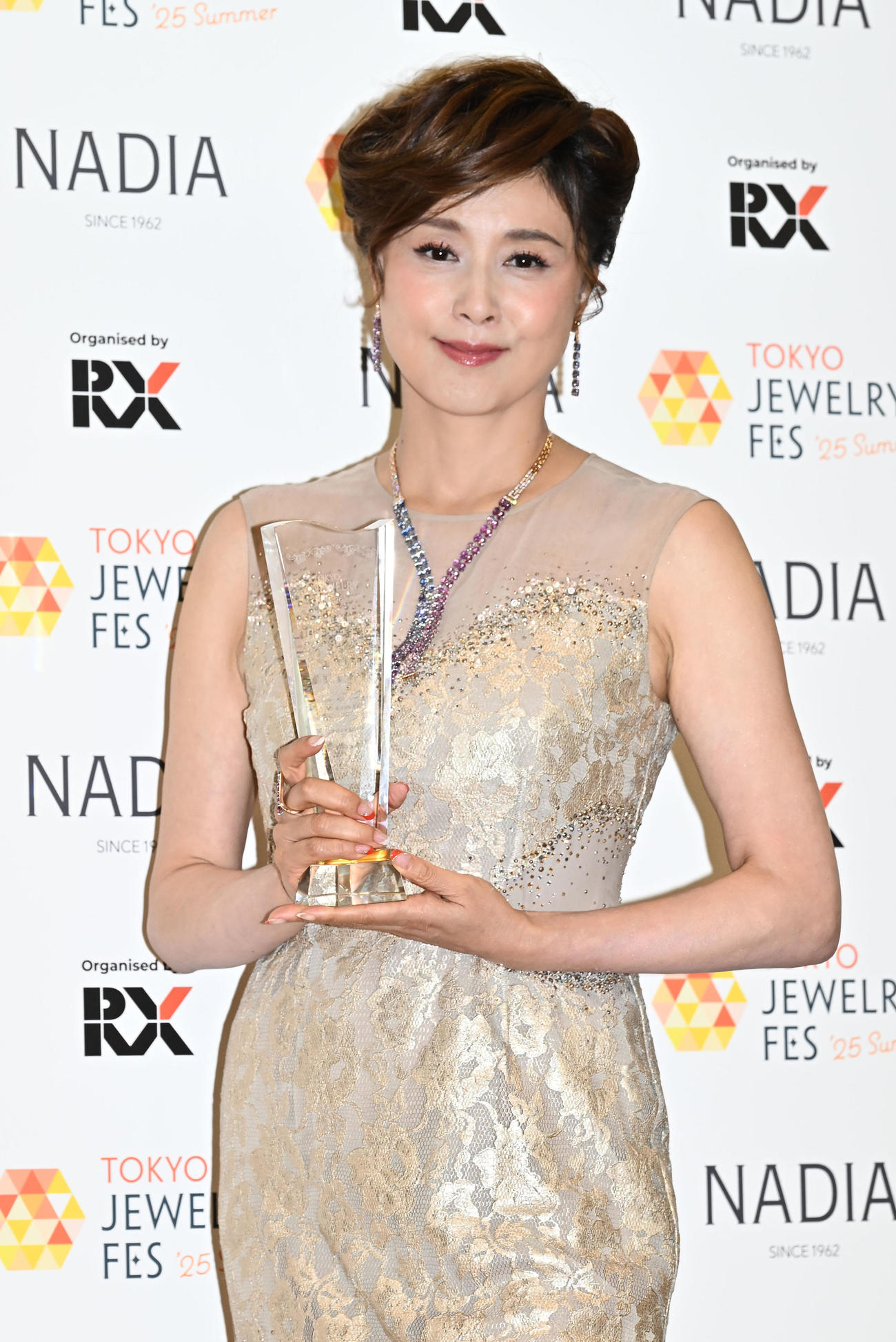 第36回日本ジュエリーベストドレッサー賞表彰式　50代部門で受賞した藤原紀香（撮影・千葉一成）