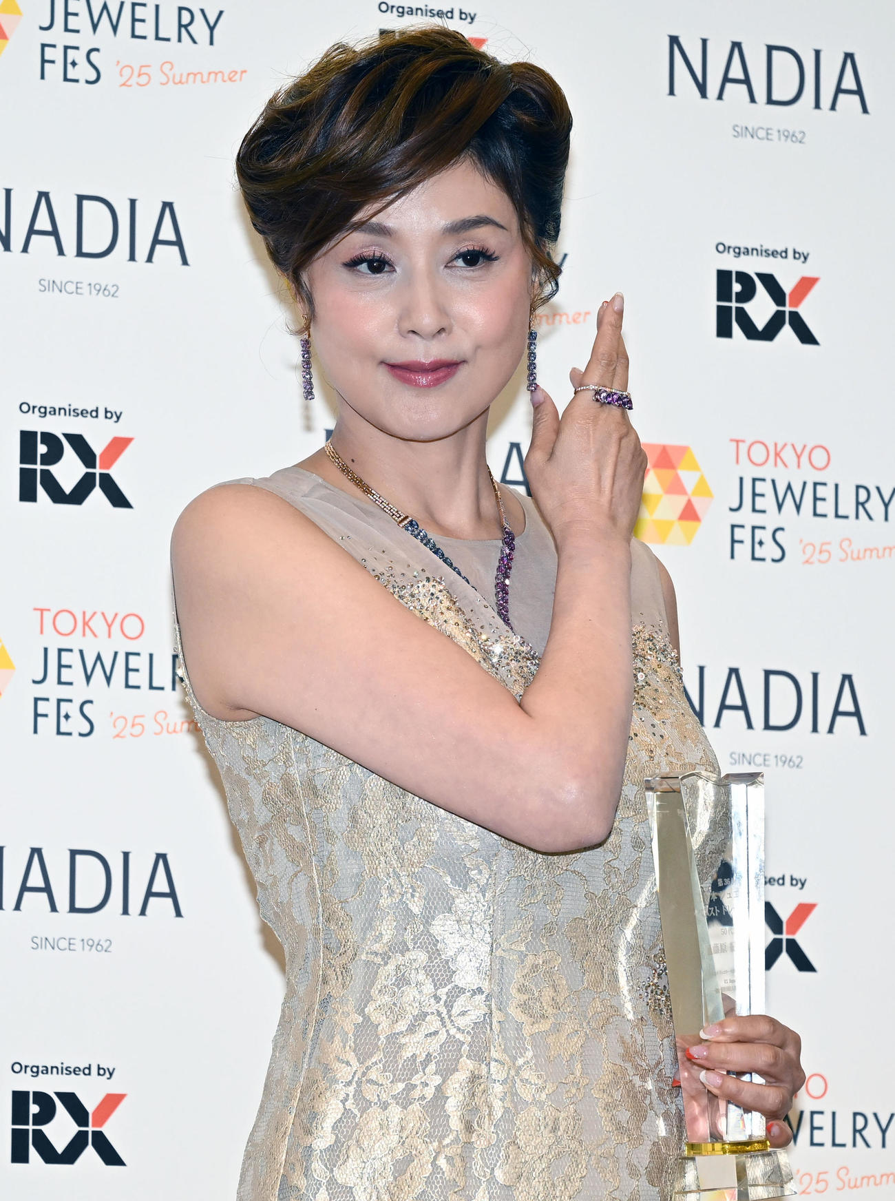第36回日本ジュエリーベストドレッサー賞表彰式　50代部門で受賞した藤原紀香（撮影・千葉一成）