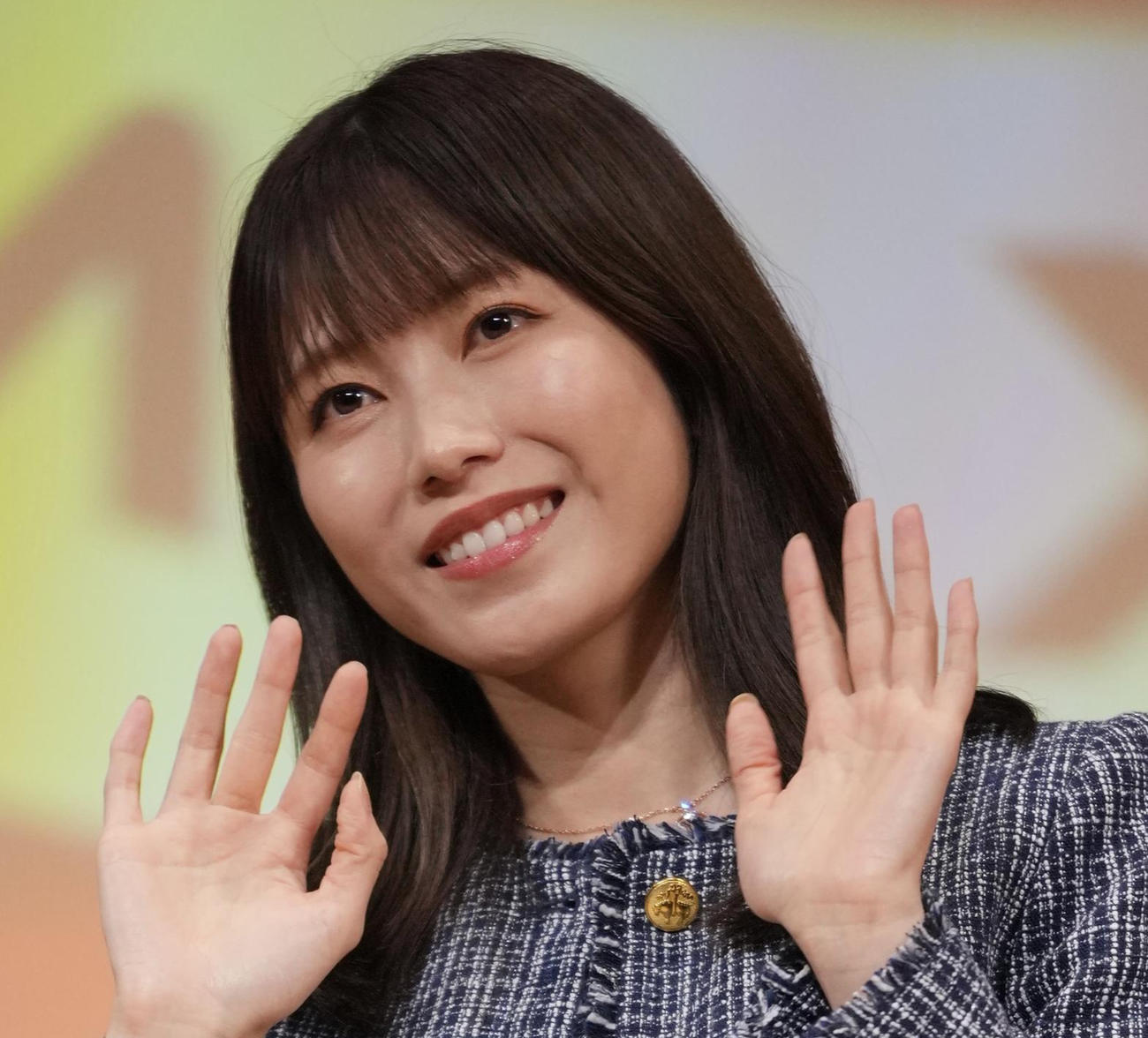 横山由依（2024年12月撮影）