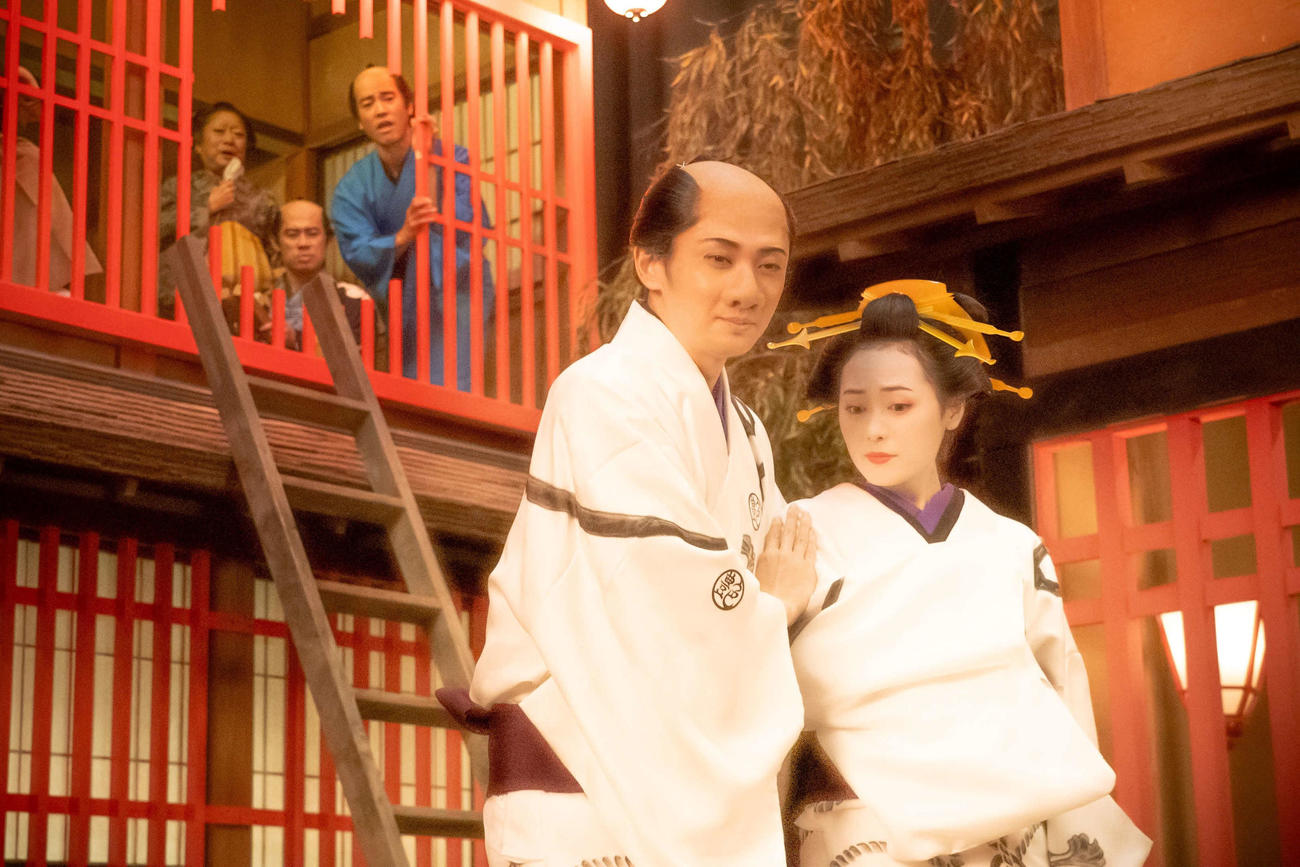 NHK大河ドラマ「べらぼう～蔦重栄華乃夢噺～」で戯作者で浮世絵師の北尾政演（山東京伝）を演じる古川雄大（左）