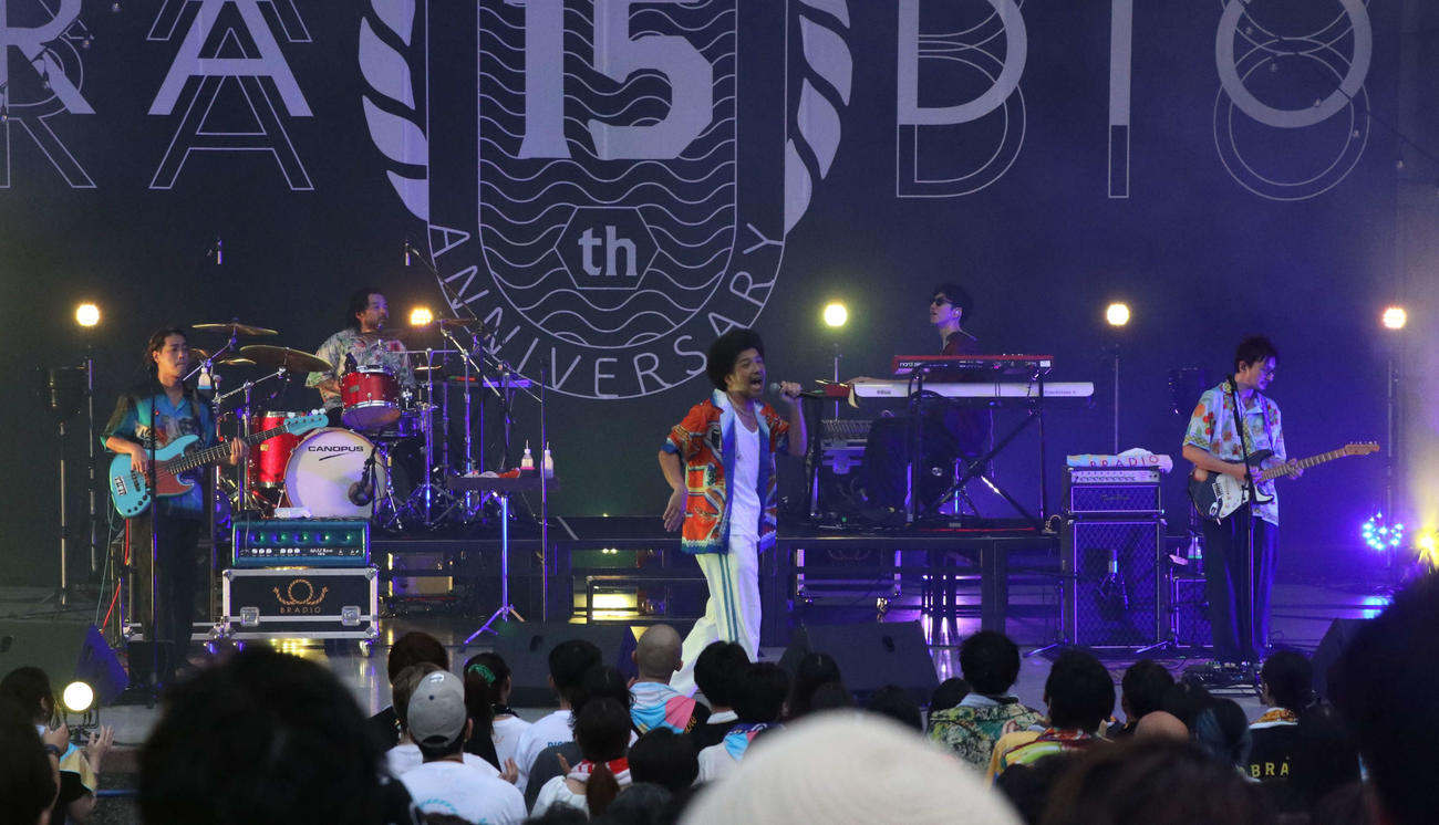 15周年記念のワンマンライブを行うBRADIO　左から酒井、真行寺、大山（撮影・寺本吏輝）