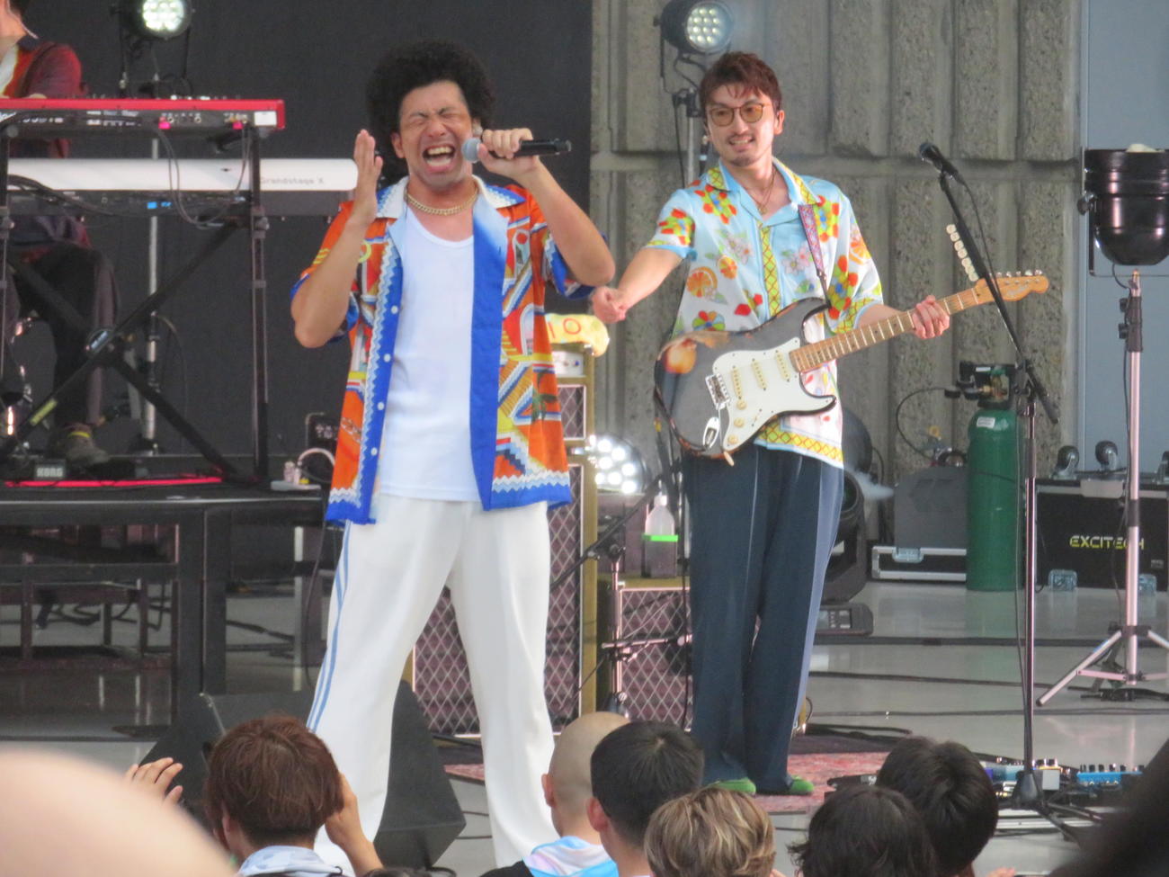 バンド結成15周年記念ワンマンライブ「SUMMER SUMMER at HIBIYA YAON」を行ったBRADIO真行寺貴秋（左）と大山聡一（撮影・川田和博）