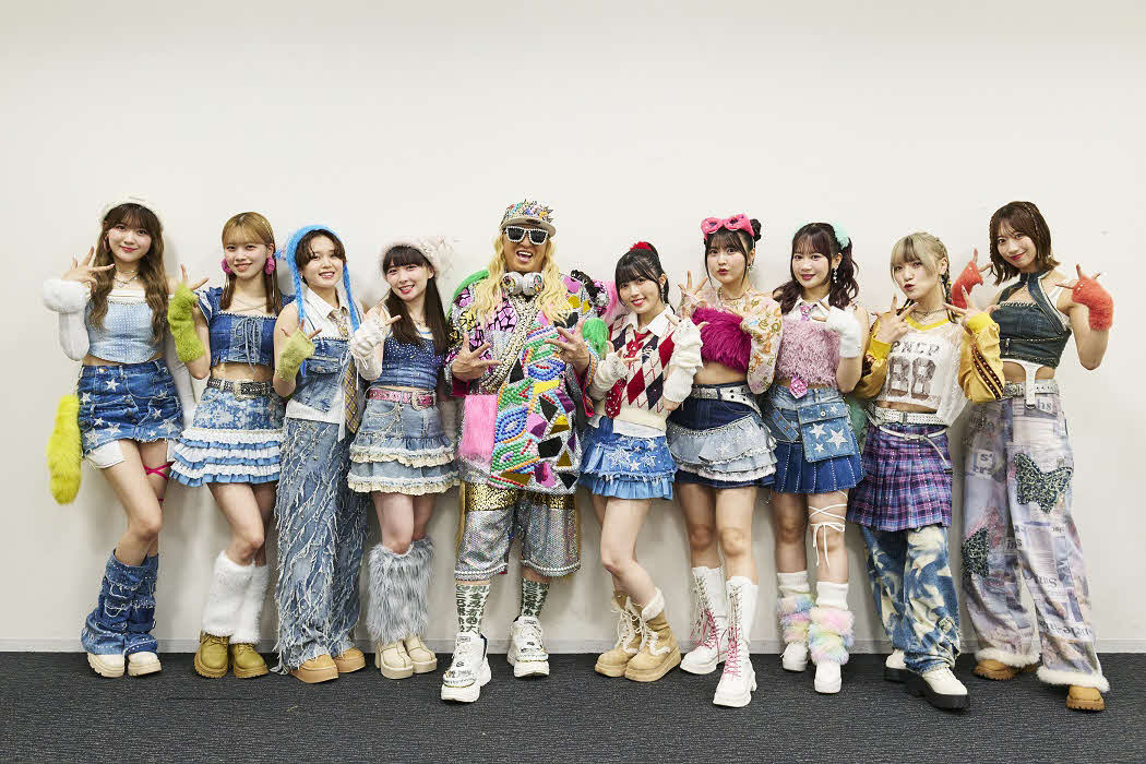 DJ KOO（左から5人目）とBEYOOOOONDSのメンバーたち