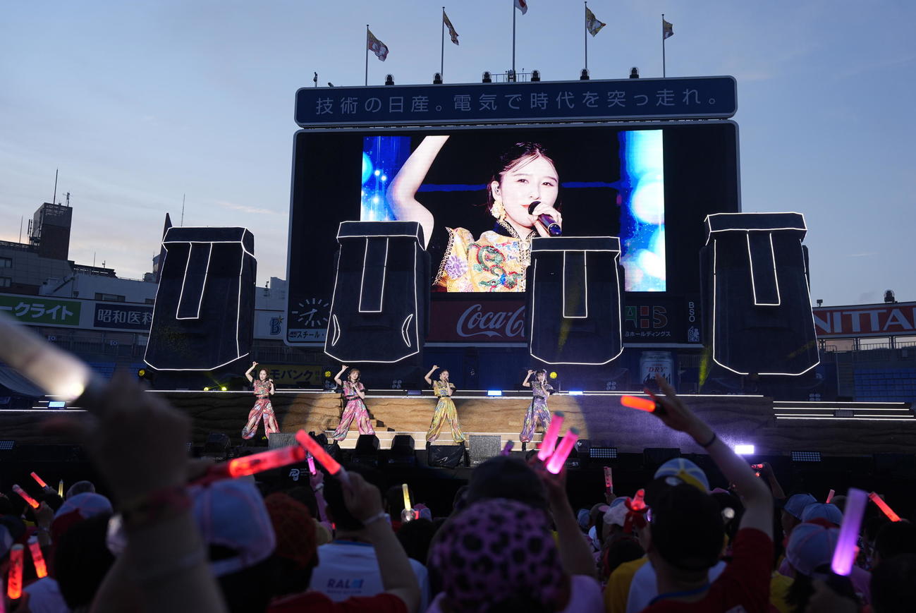 「ハマの夜祭り番長襲名記念　ももクロ夏のバカ騒ぎ2025 in横浜スタジアム」を行ったももいろクローバーZ（C）キングレコード