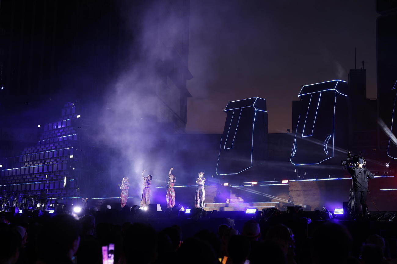 「ハマの夜祭り番長襲名記念　ももクロ夏のバカ騒ぎ2025 in横浜スタジアム」を行ったももいろクローバーZ（C）キングレコード