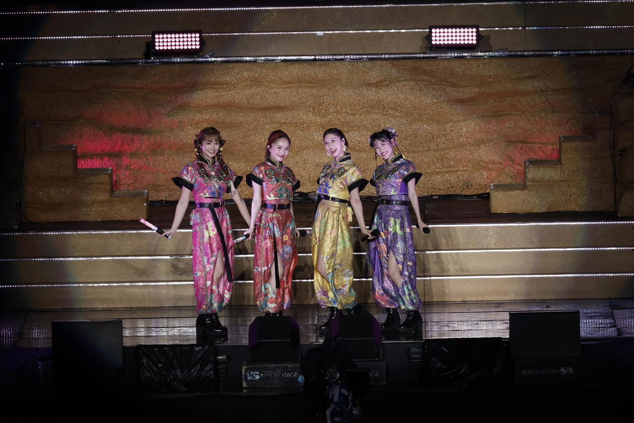 「ハマの夜祭り番長襲名記念　ももクロ夏のバカ騒ぎ2025 in横浜スタジアム」を行ったももいろクローバーZ（C）キングレコード