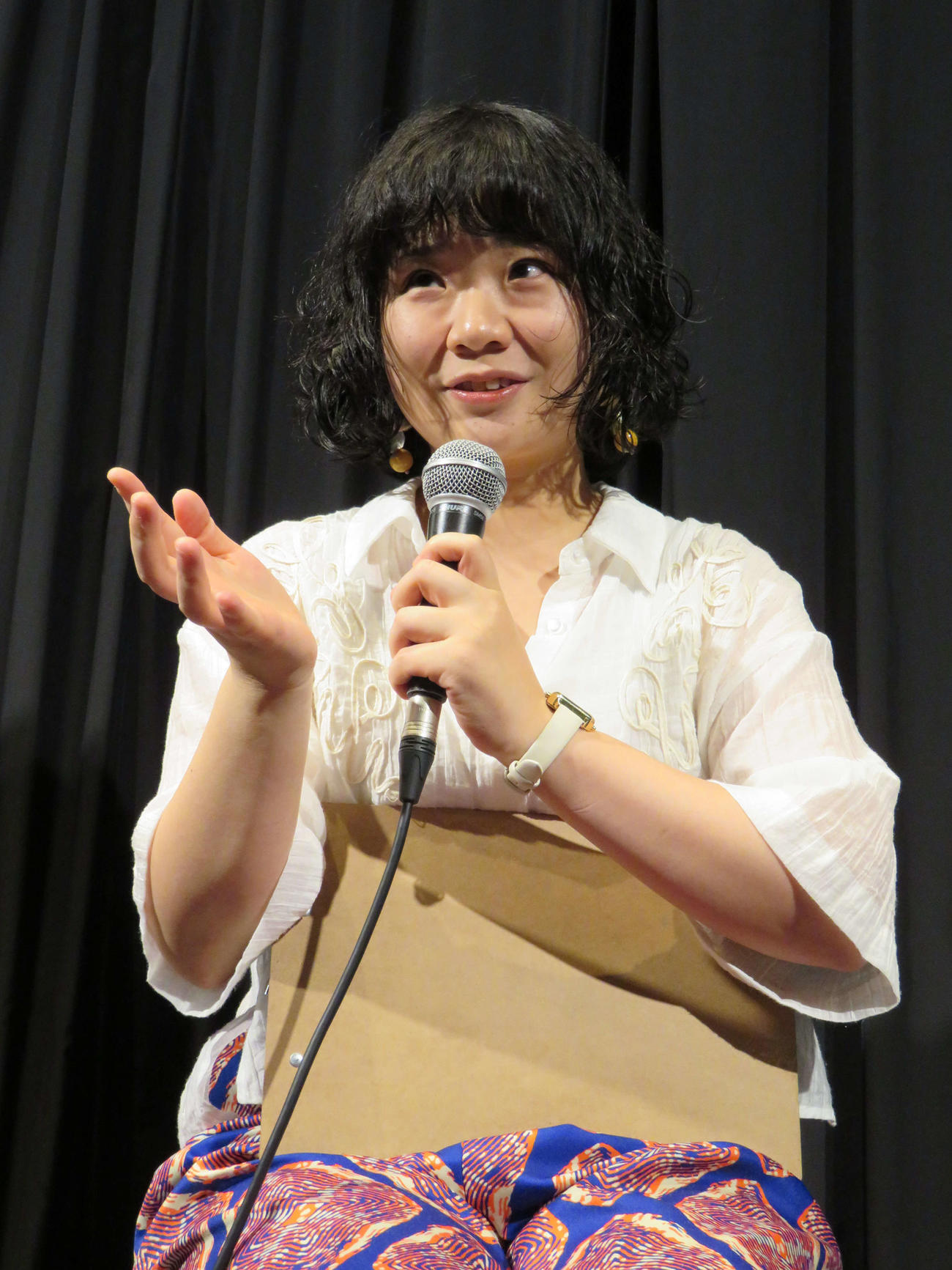 映画「はらむひとびと」舞台あいさつで感極まり、目を潤ませる相馬有紀実（撮影・村上幸将）
