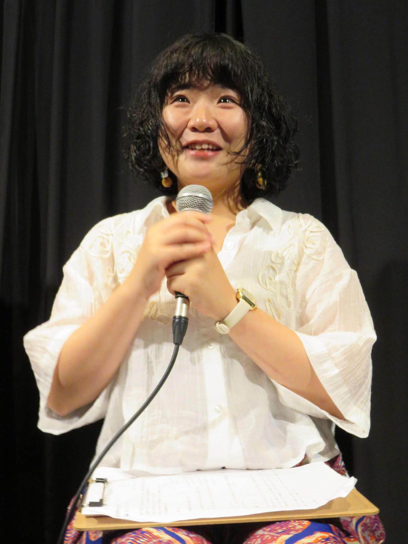 映画「はらむひとびと」舞台あいさつで感極まり、目を潤ませる相馬有紀実（撮影・村上幸将）