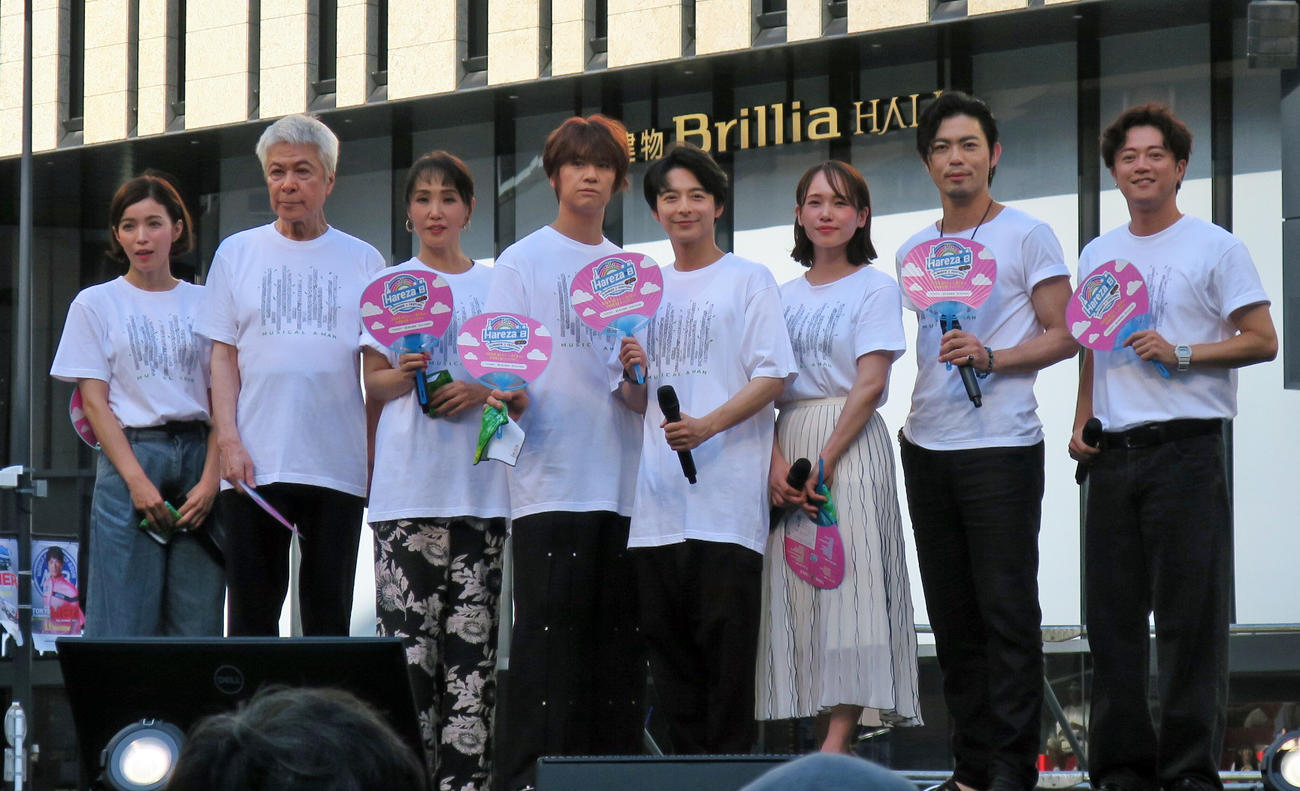 ミュージカル「ある男」舞台あいさつ。浦井健治、小池徹平ら
