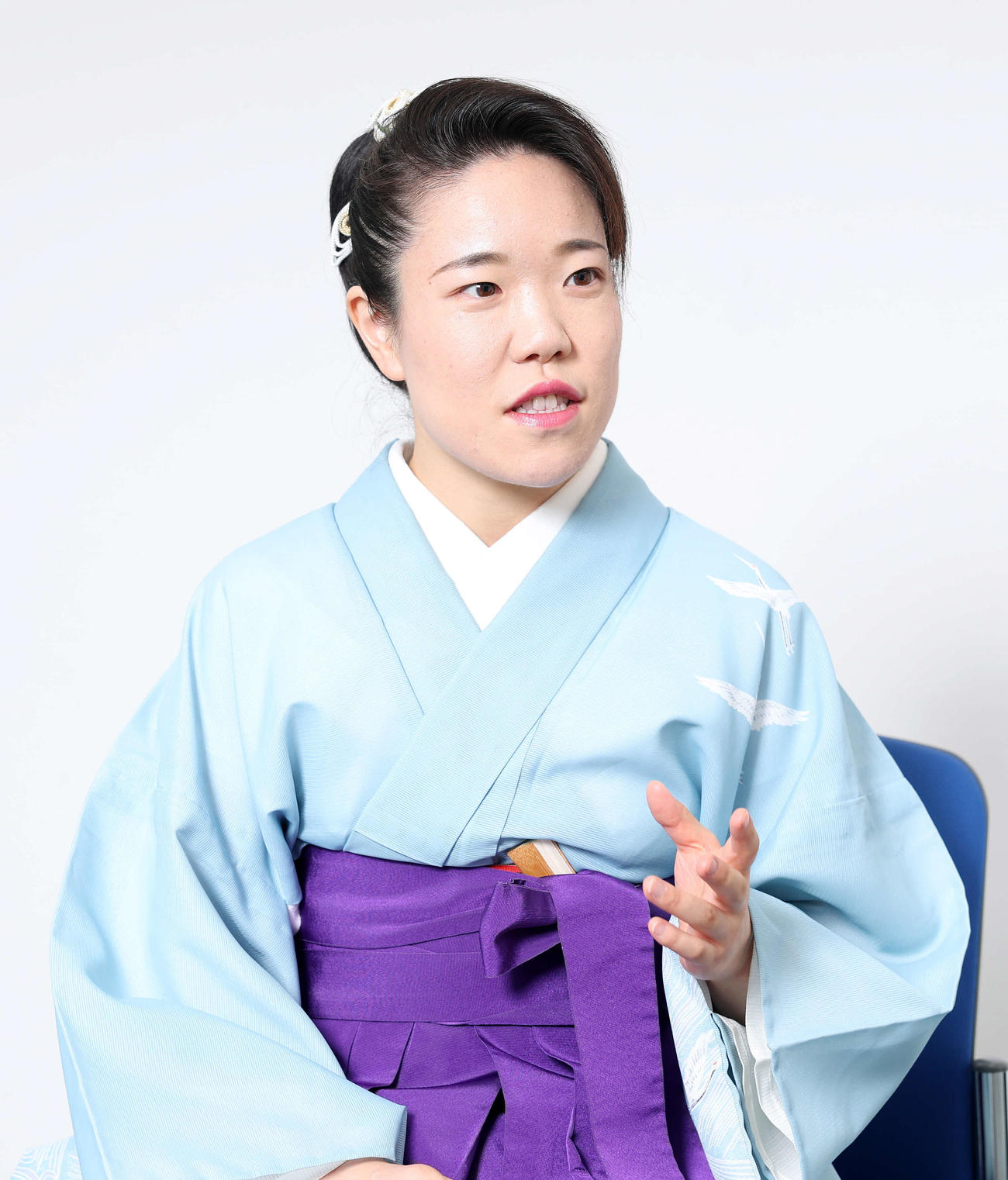 記者の質問に答える国本はる乃（撮影・鈴木正人）