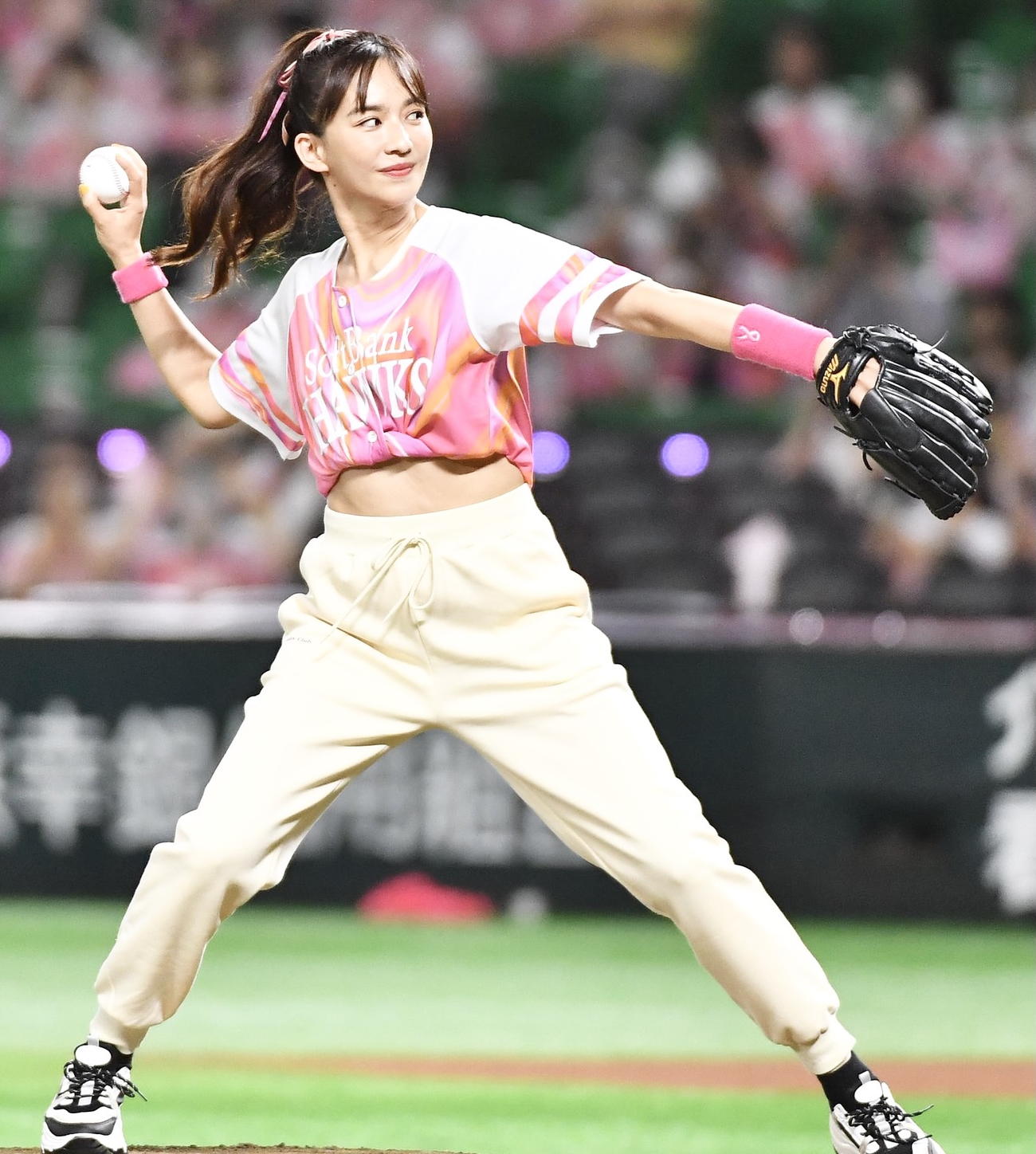 22年6月12日、始球式に登場した優木まおみ