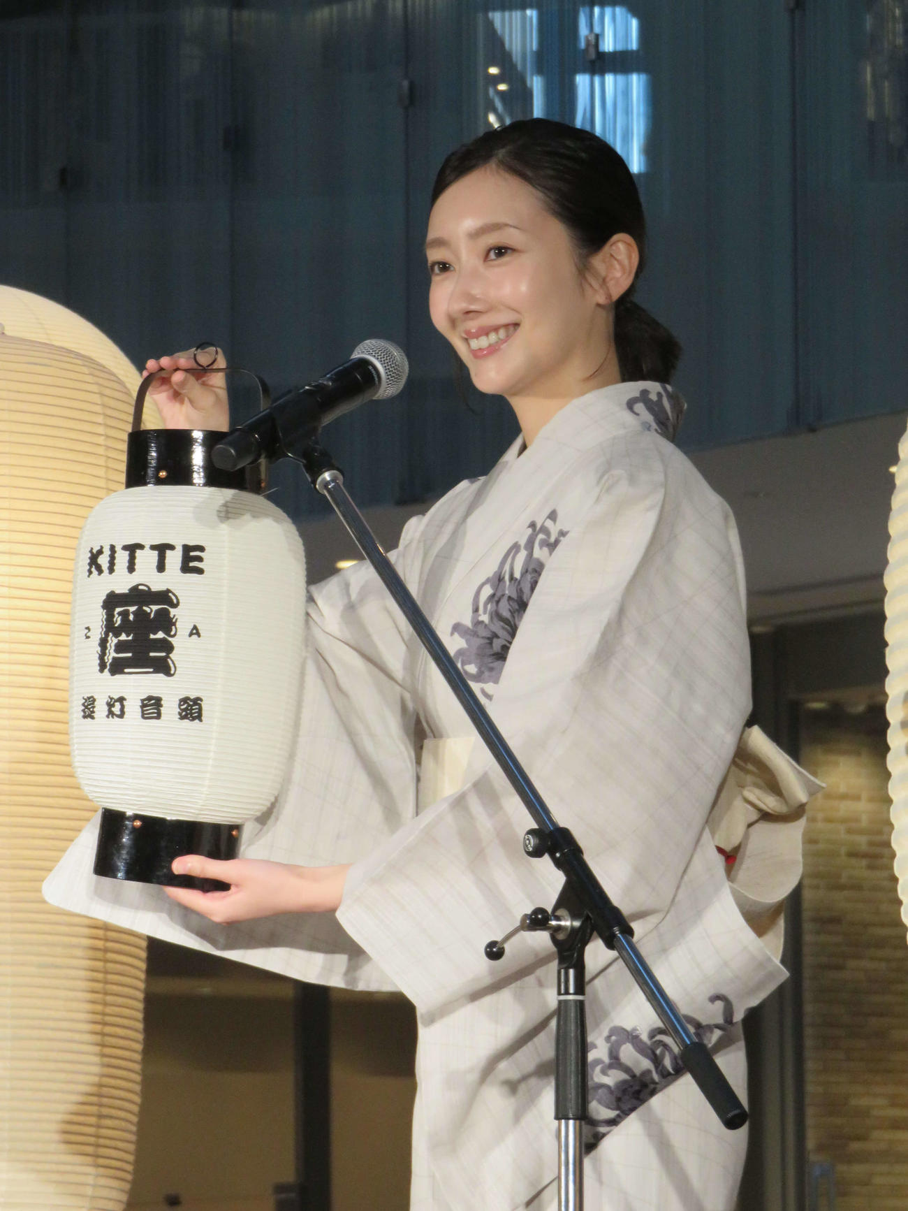 「KITTE座　提灯初踊り」に登場した波瑠