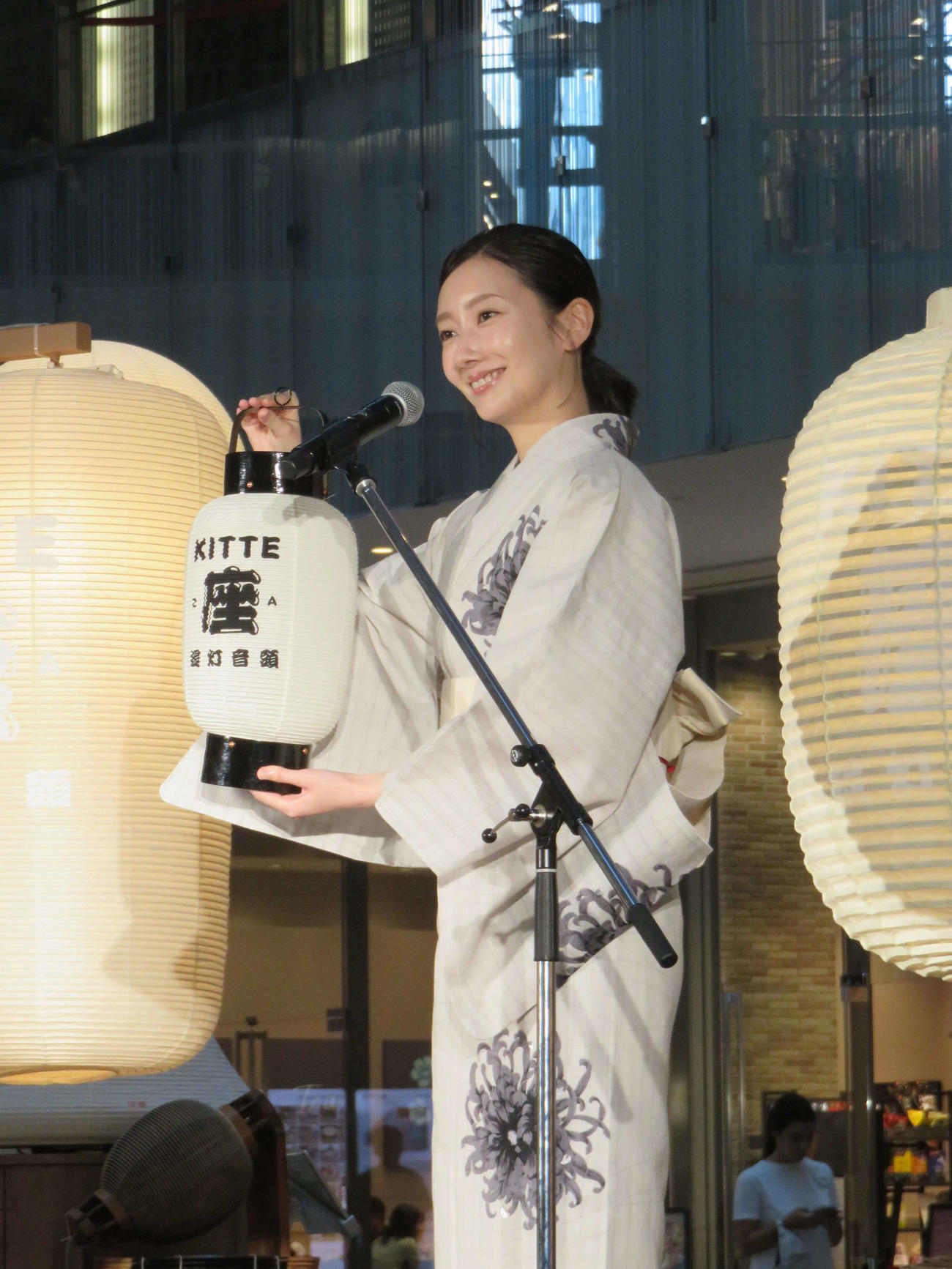 「KITTE座　提灯初踊り」に登場した波瑠