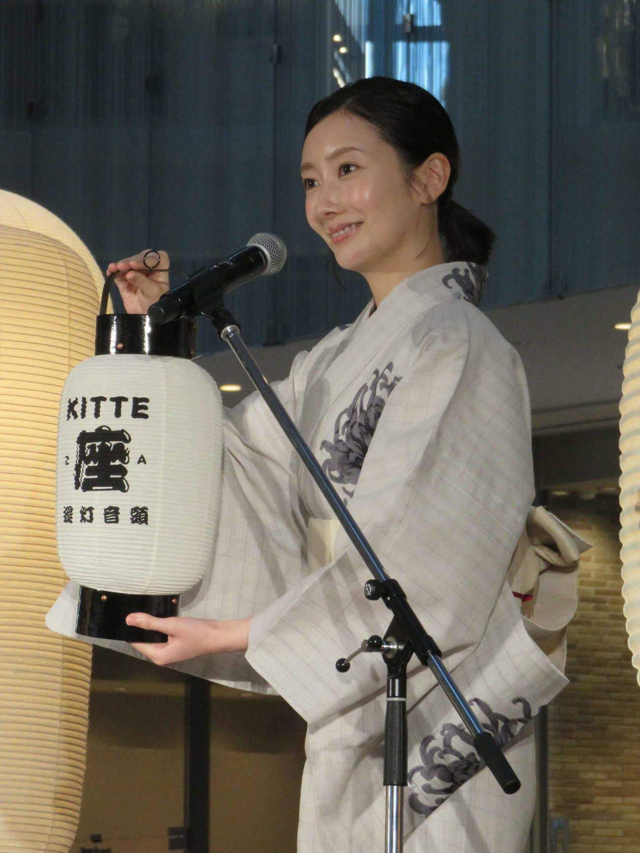 「KITTE座　提灯初踊り」に登場した波瑠