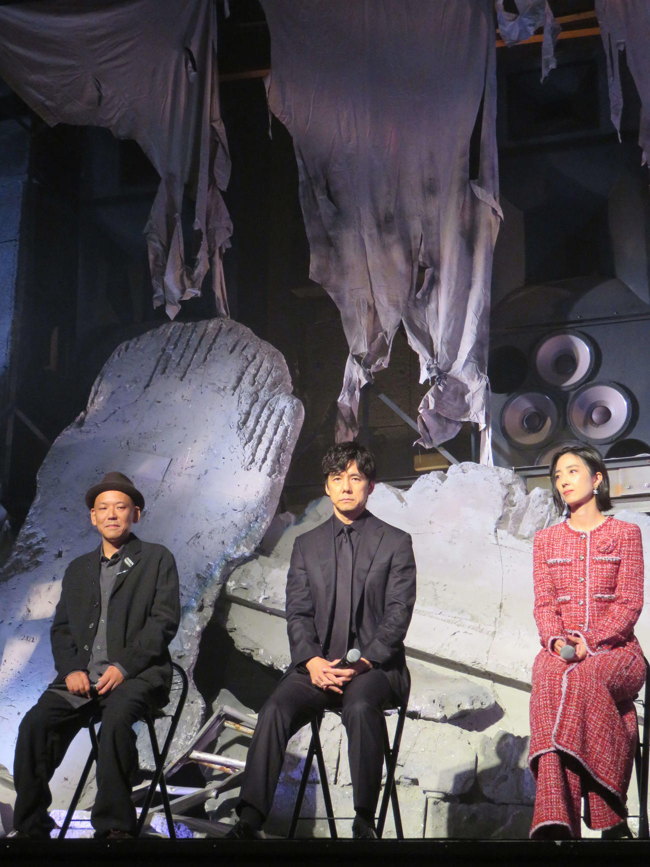 映画「Dear Stranger／ディア・ストレンジャー」完成報告会見に登壇した、左から真利子哲也監督、西島秀俊、グイ・ルンメイ（撮影・村上幸将）