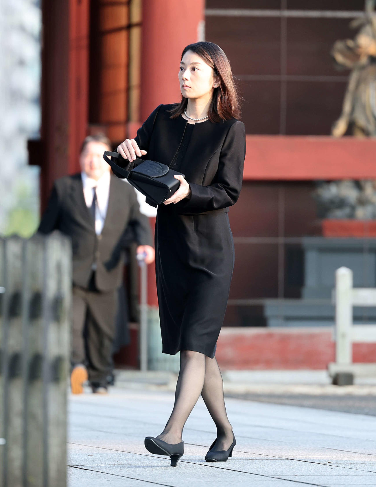 ケイダッシュ川村龍夫代表取締役会長の通夜に訪れた小池栄子（撮影・鈴木正人）
