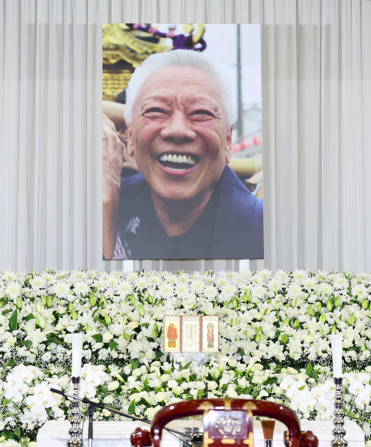 ケイダッシュ川村代表取締役会長の祭壇（撮影・鈴木正人）