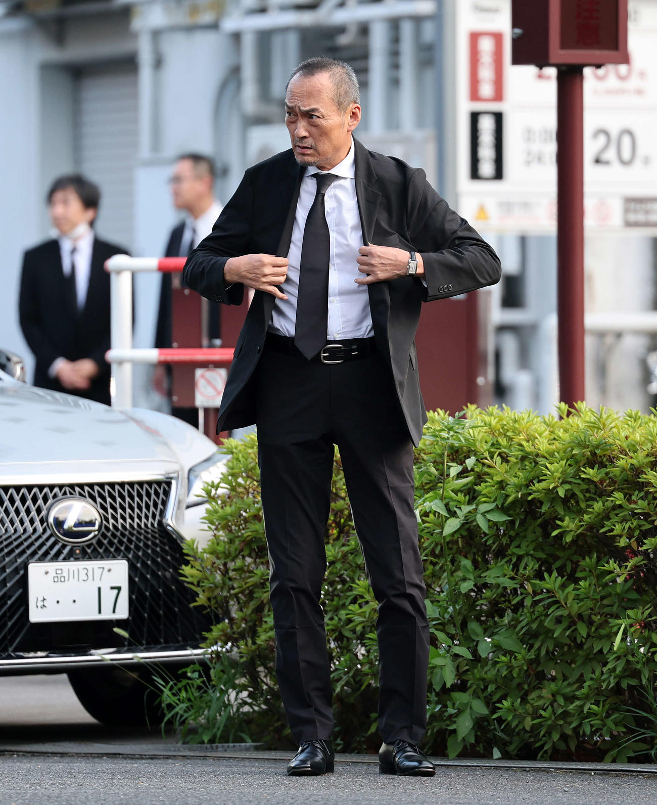 ケイダッシュ川村龍夫代表取締役会長の通夜に訪れた渡辺謙（撮影・鈴木正人）