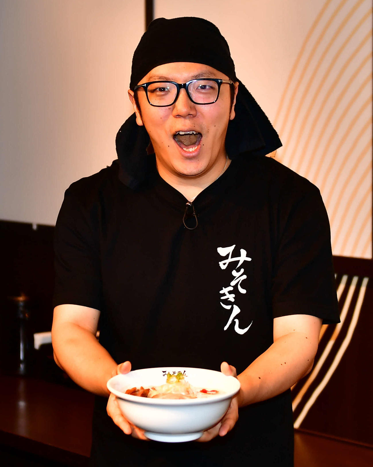 ラーメン屋「みそきん」開店記念イベントに登壇したHIKAKIN（撮影・松尾幸之介）
