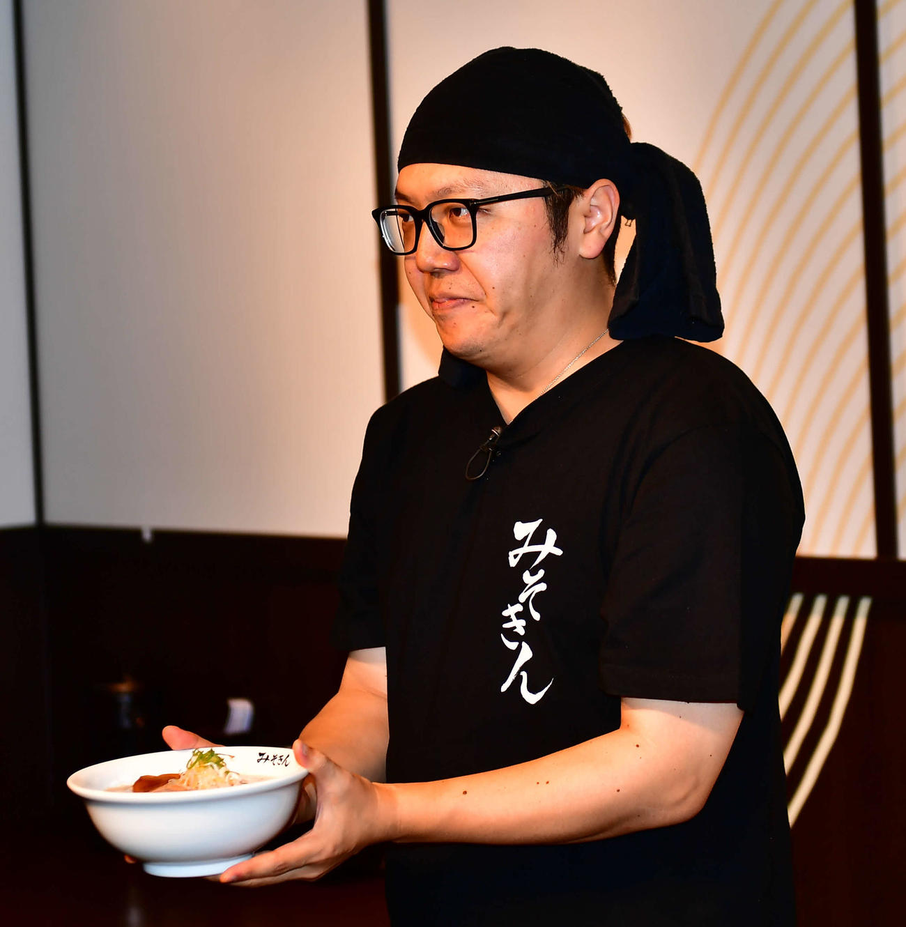 ラーメン屋「みそきん」開店記念イベントに登壇したHIKAKIN（撮影・松尾幸之介）