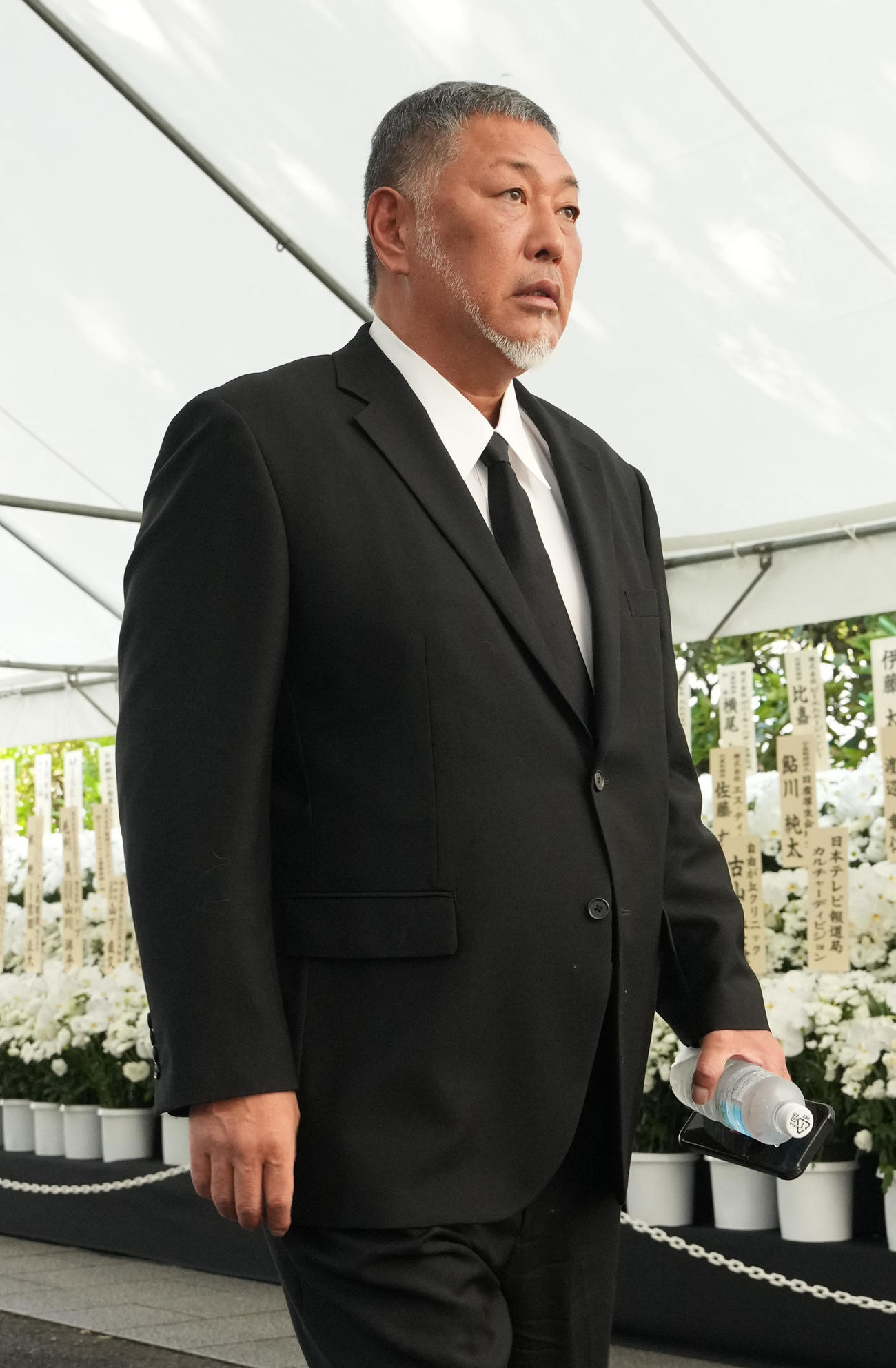 ケイダッシュ川村会長の葬儀・告別式に参列した清原氏（撮影・小沢裕）