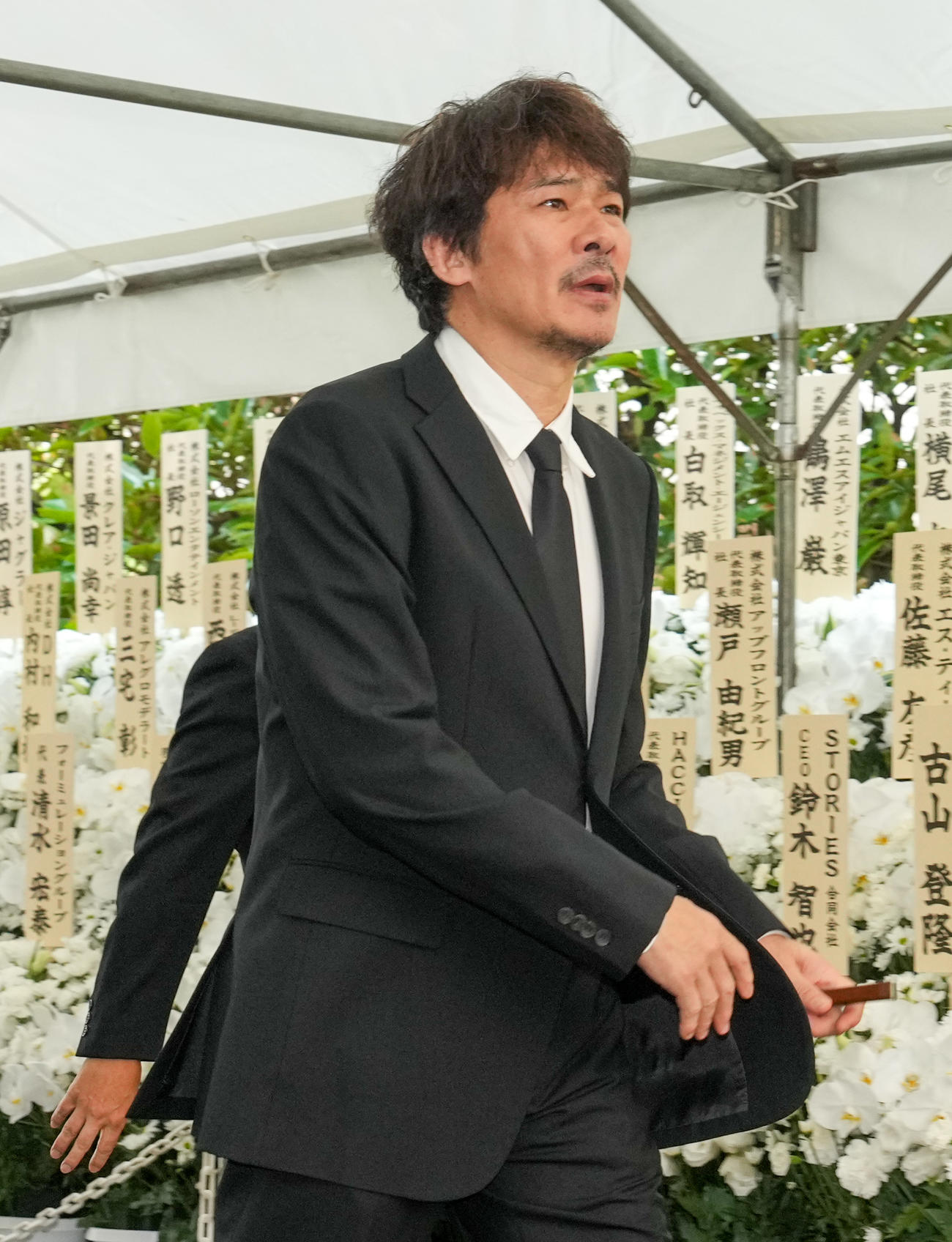 ケイダッシュ川村会長の葬儀・告別式に参列した伊原剛志（撮影・小沢裕）