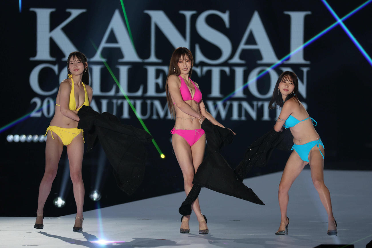 関西コレクションに出演した、左から白川愛梨、熊田曜子、平井こと（撮影・宮崎幸一)