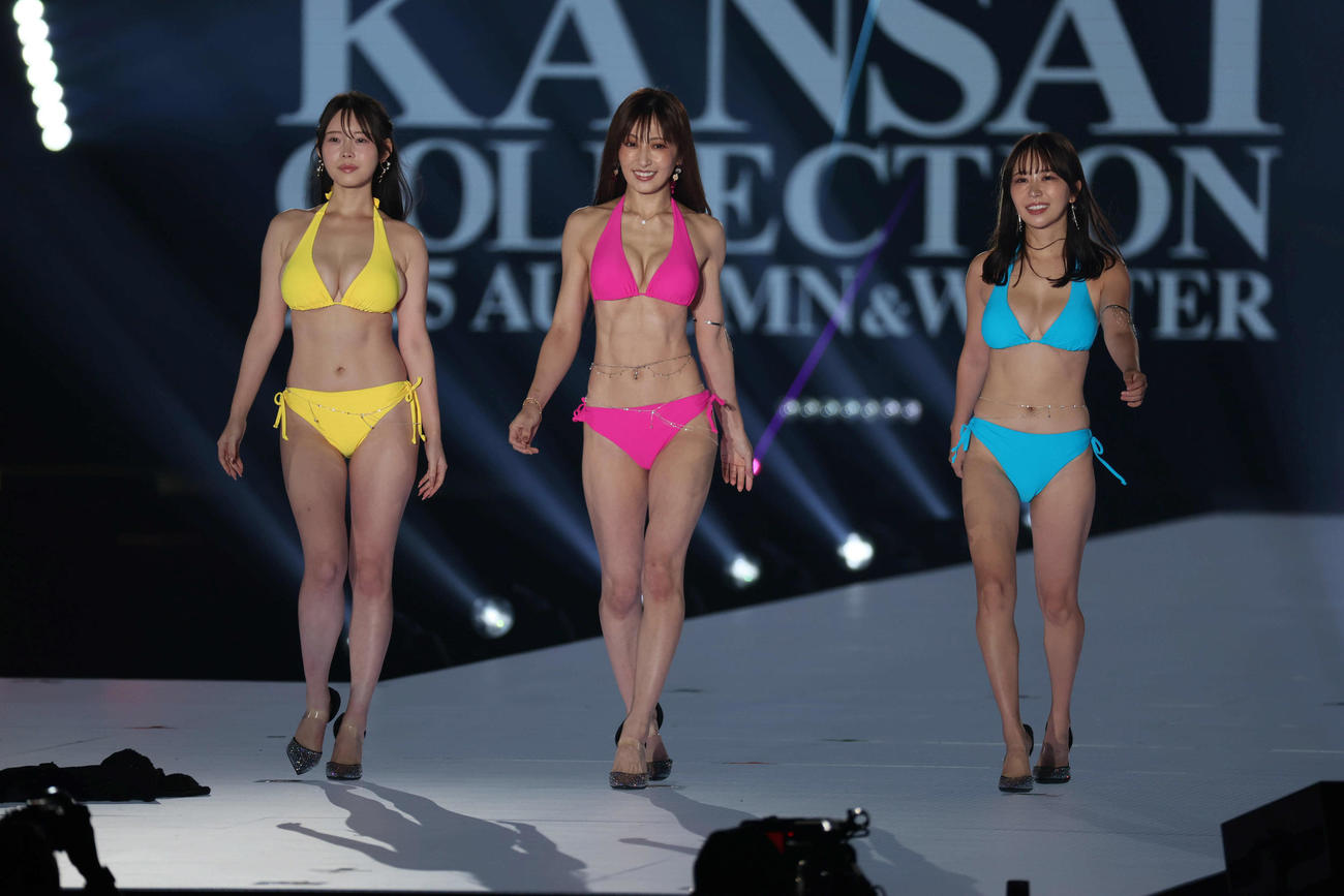 関西コレクションに出演した、左から白川愛梨、熊田曜子、平井こと（撮影・宮崎幸一)