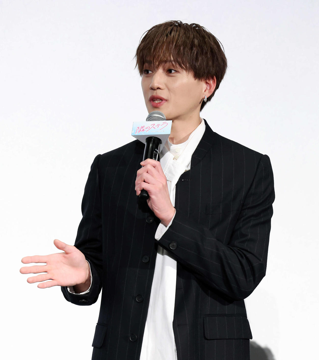 映画「隣のステラ」完成披露舞台あいさつに登壇し、撮影中のエピソードを語る八木勇征（撮影・山本朝陽）