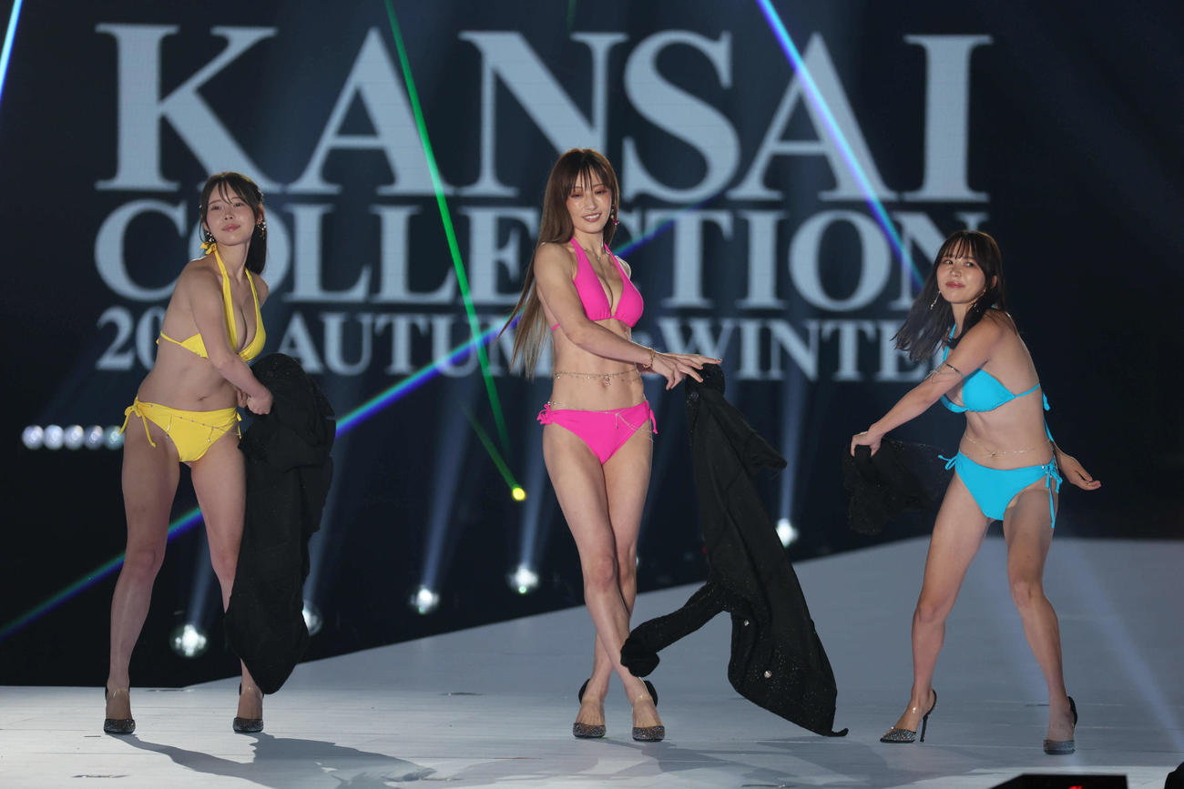 関西コレクションに出演した、左から白川愛梨、熊田曜子、平井こと（撮影・宮崎幸一)