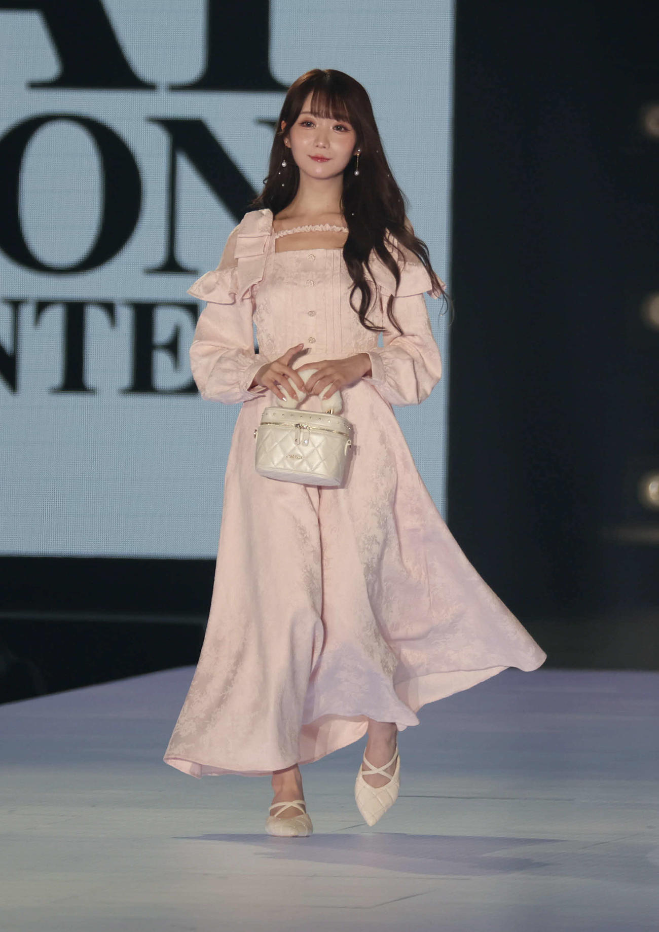 関西コレクション　関西コレクションに出演した大谷映美里（撮影・宮崎幸一)