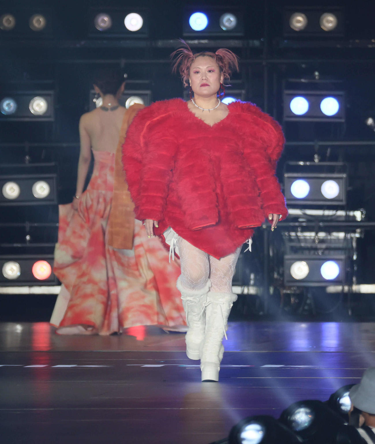 関西コレクションに出演したバービー（撮影・宮崎幸一)