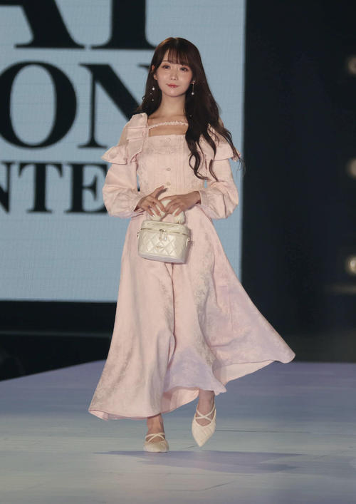 関西コレクション　関西コレクションに出演した大谷映美里（撮影・宮崎幸一)