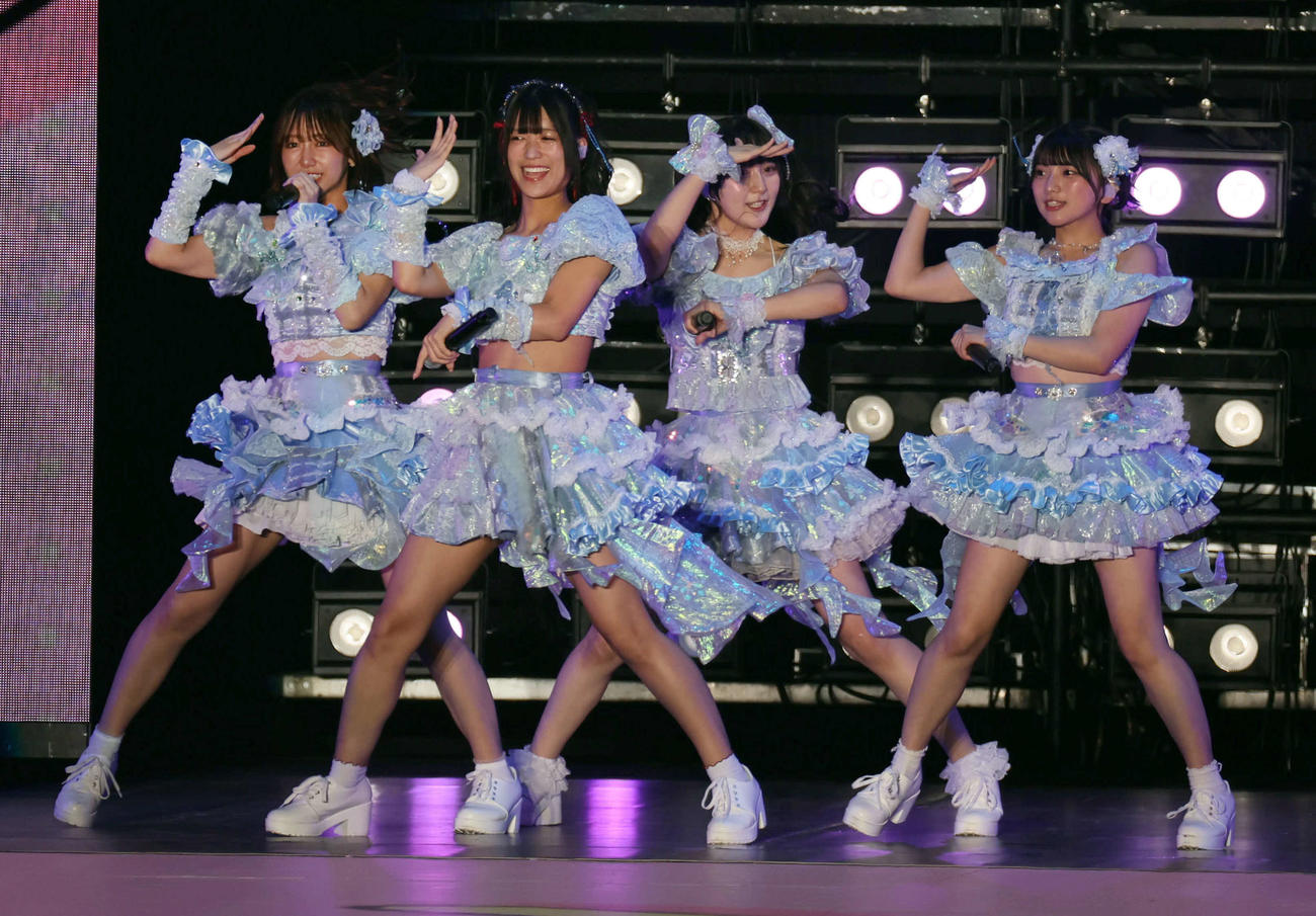 関西コレクションに出演したMooove!（撮影・宮崎幸一)