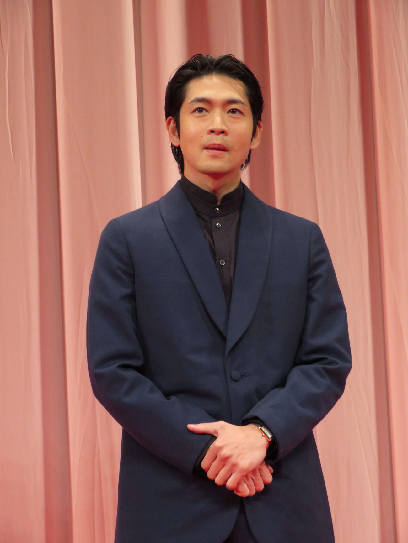 映画「遠い山なみの光」完成披露舞台あいさつに出席した松下洸平（撮影・村上幸将）