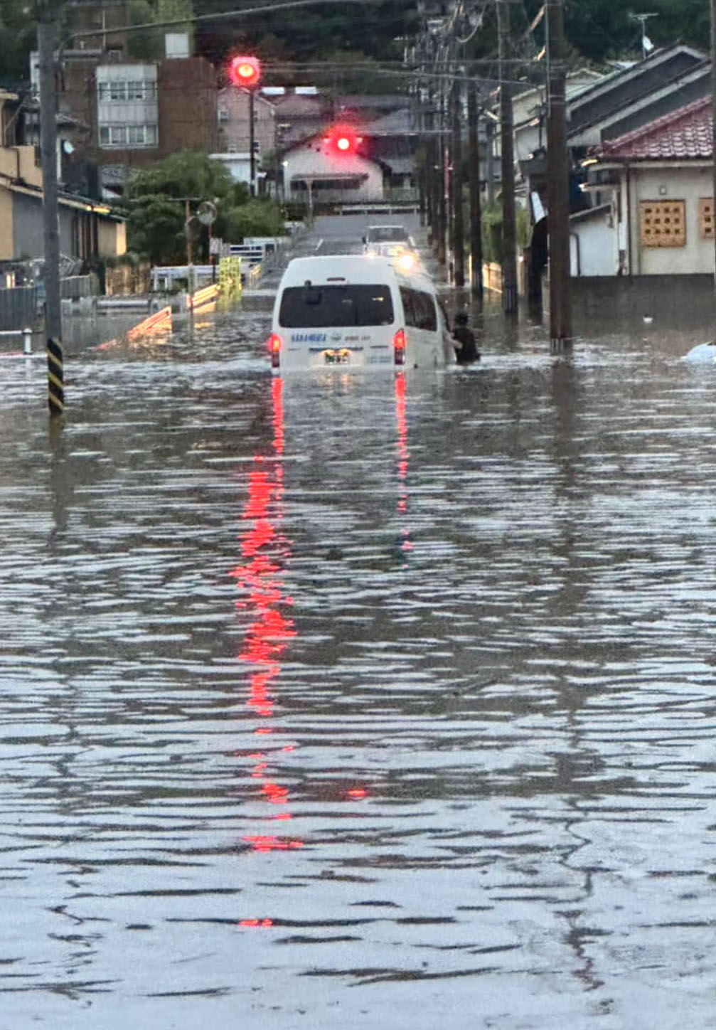 大雨で冠水した鹿児島県霧島市内（霧島ジオパーク推進連絡協議会提供）（共同）