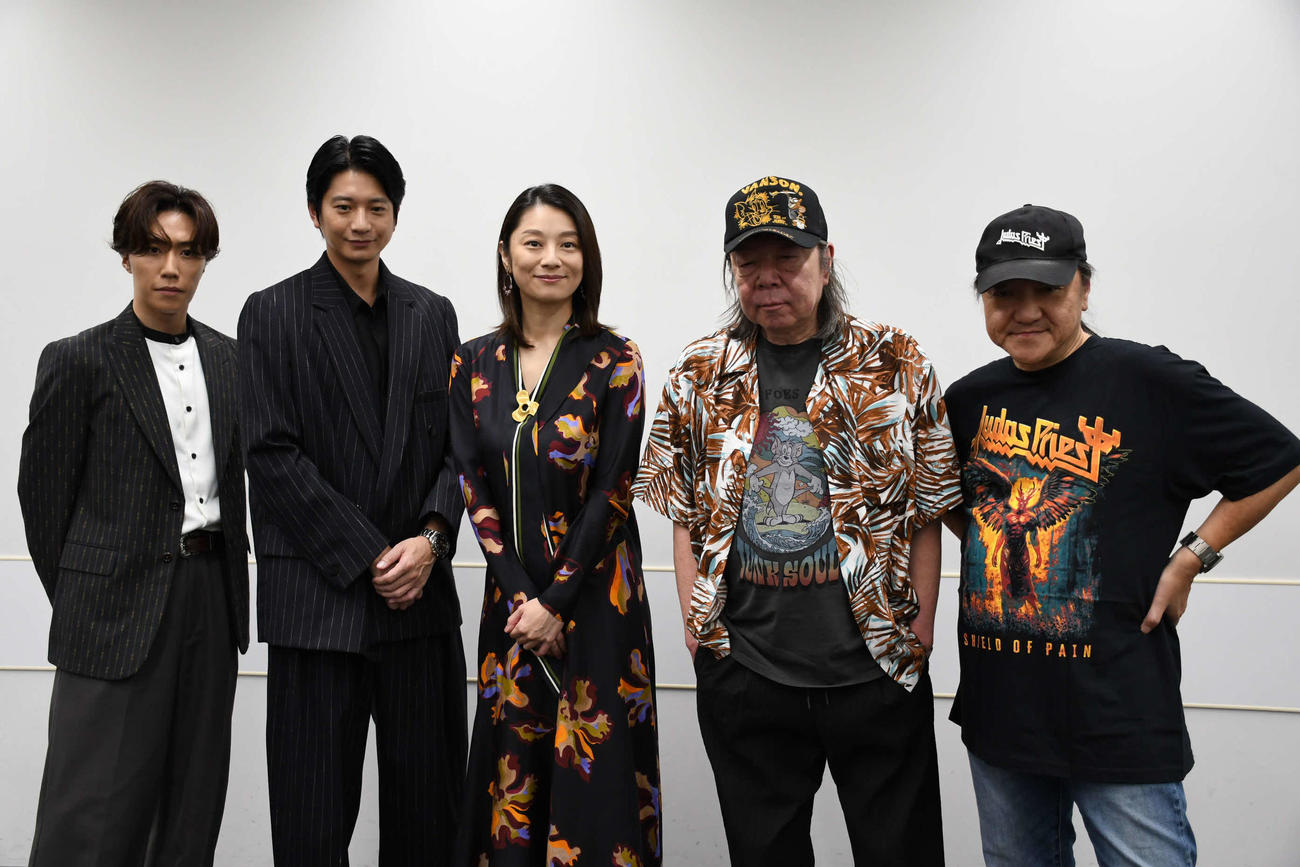 「いのうえ歌舞伎」への意気込みを語った、左から）早乙女太一、向井理、小池栄子、古田新太、いのうえひでのり（撮影・阪口孝志）