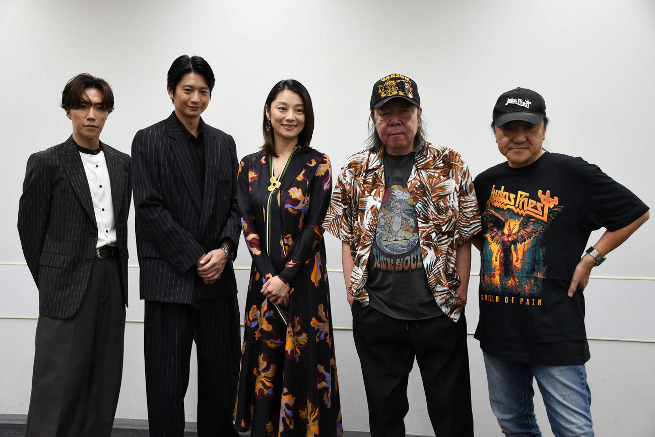 「いのうえ歌舞伎」への意気込みを語った、（左から）早乙女太一、向井理、小池栄子、古田新太、いのうえひでのり（撮影・阪口孝志）