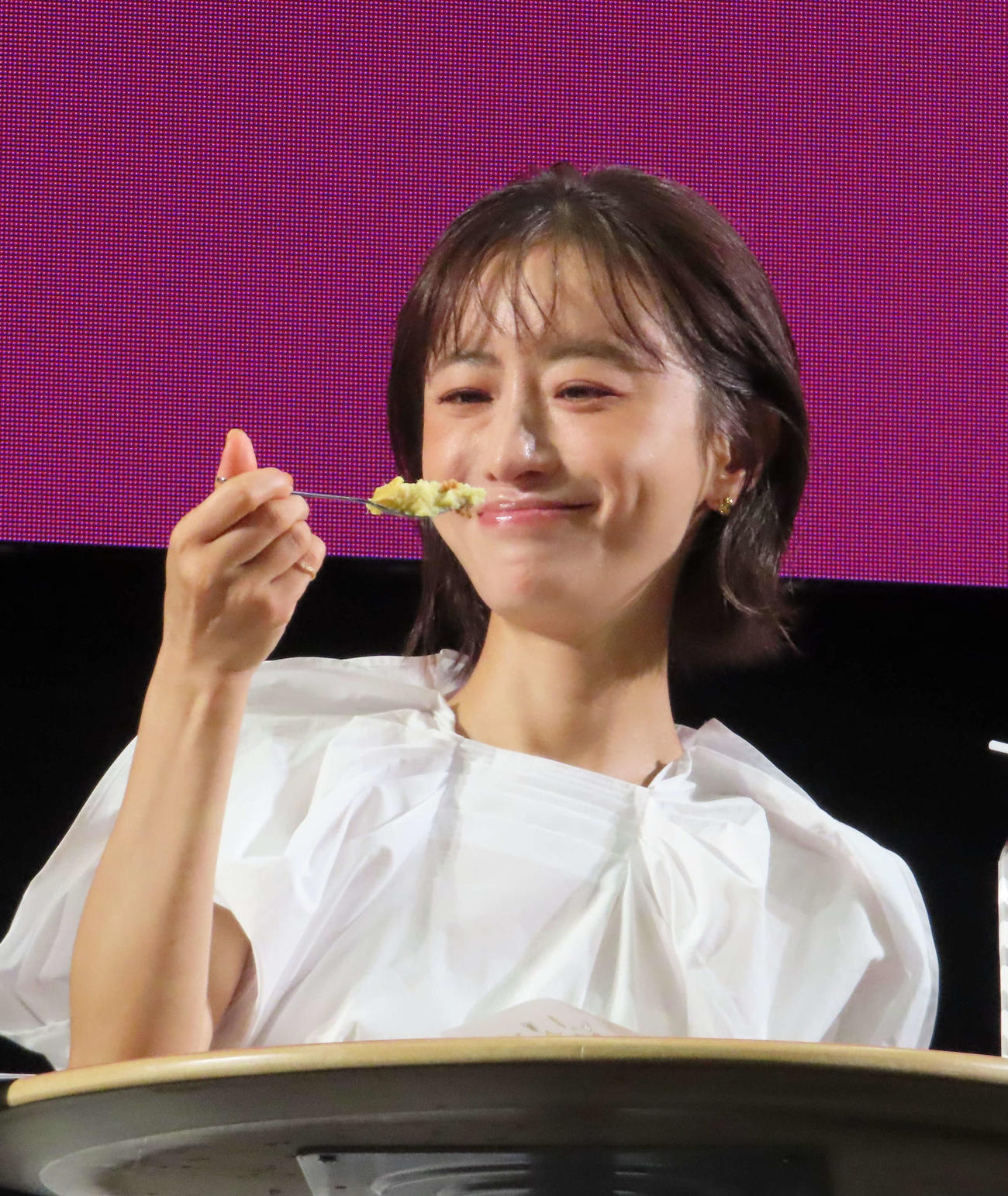 「夏のさつまいも博2025」のステージに登場した松本まりか（撮影・寺本吏輝）